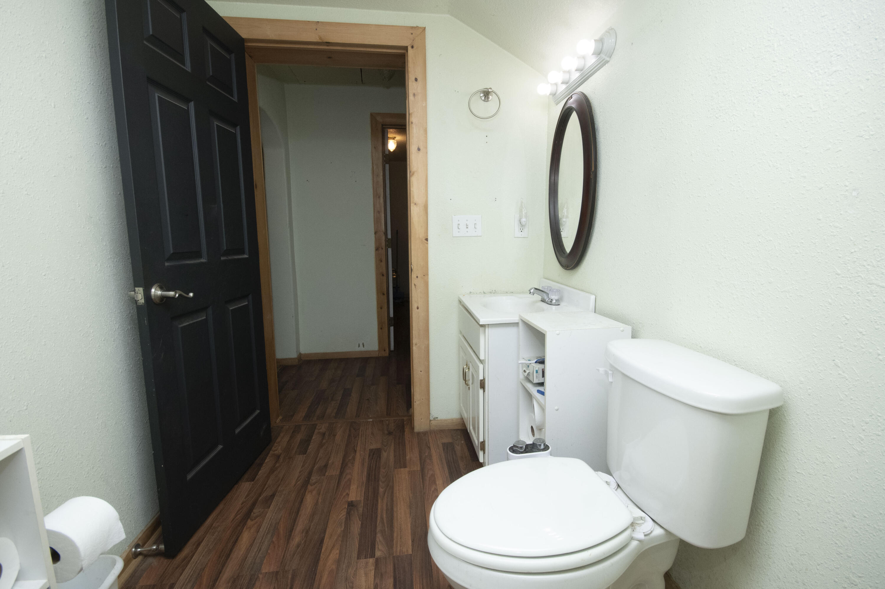 Photo 8 — 517 E Reinken Avenue