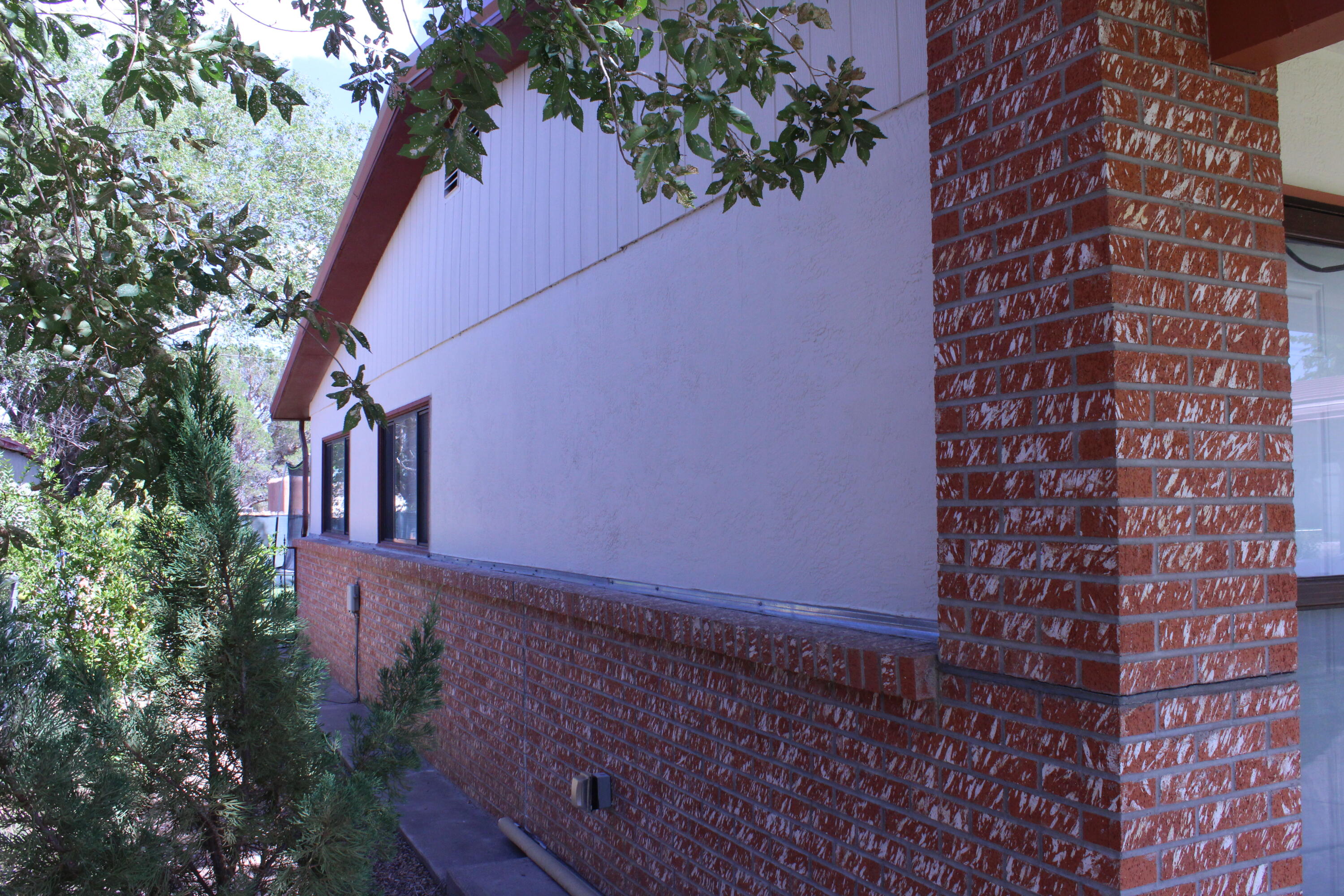 Photo 10 — 704 Liles Street