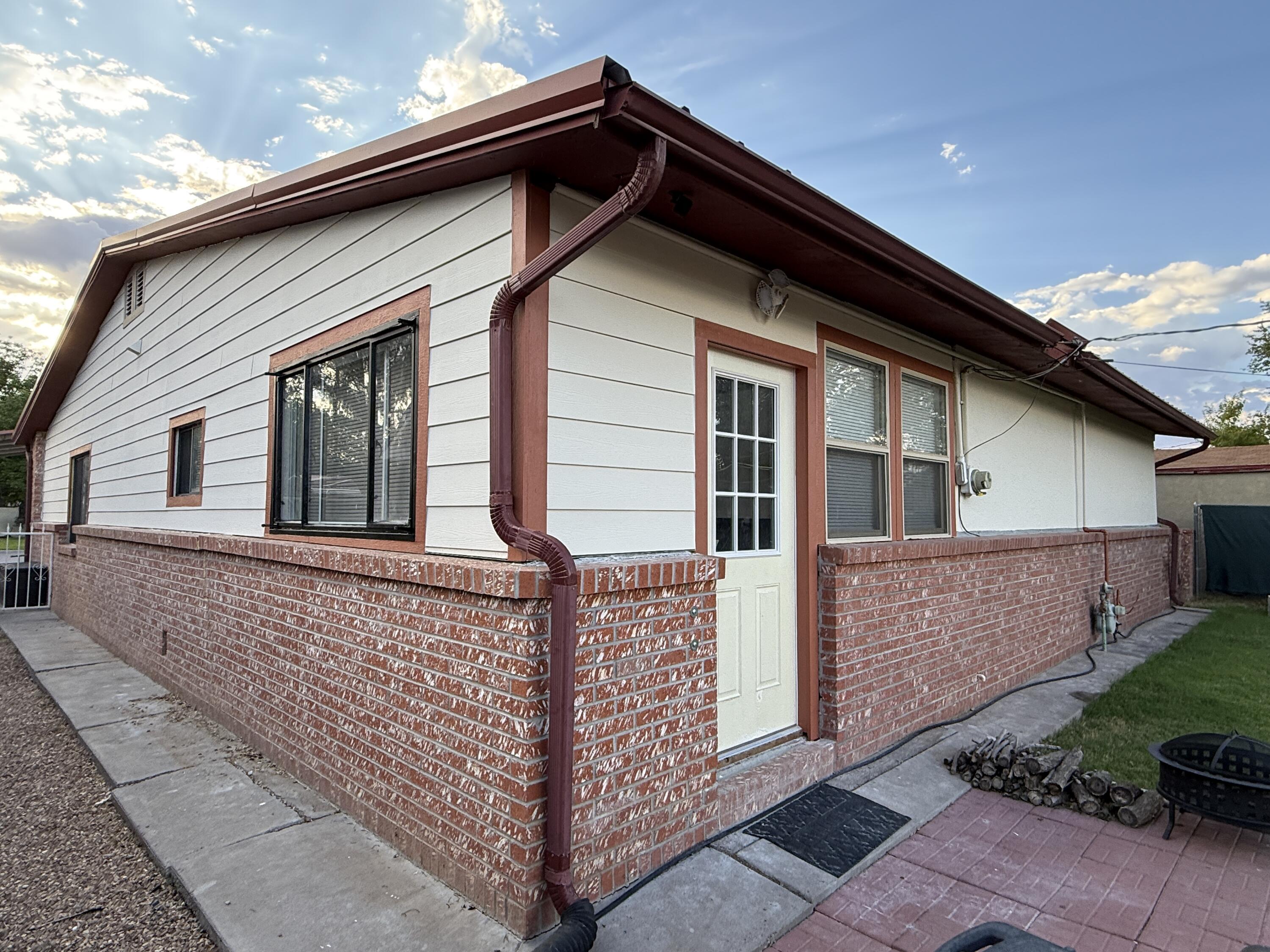Photo 11 — 704 Liles Street