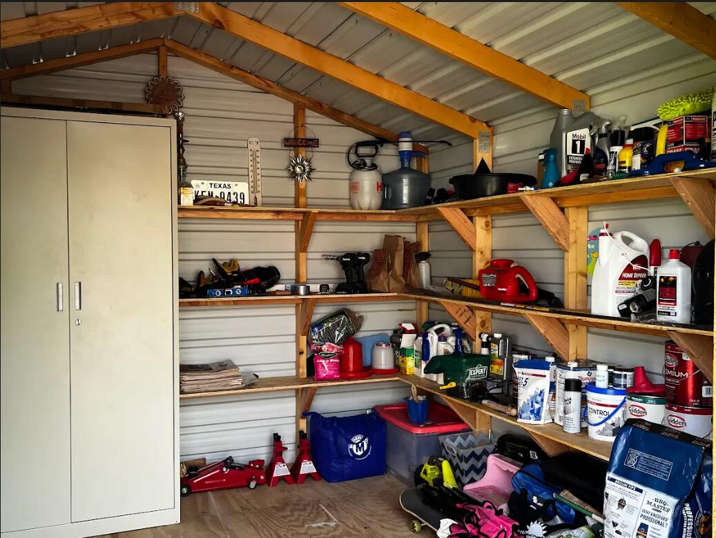 Photo 16 — 704 Liles Street