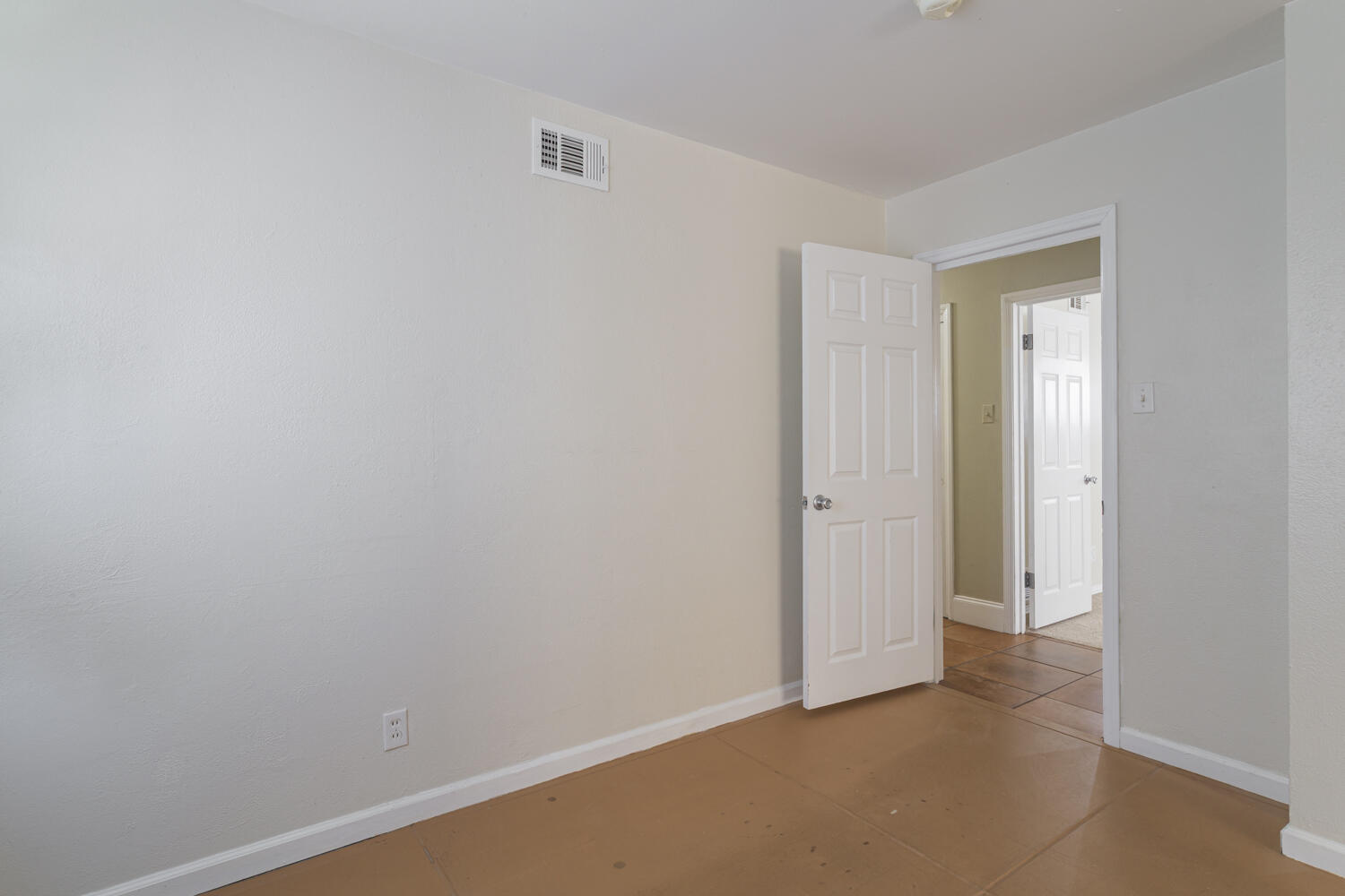 Photo 6 — 1424 Bryn Mawr Drive NE