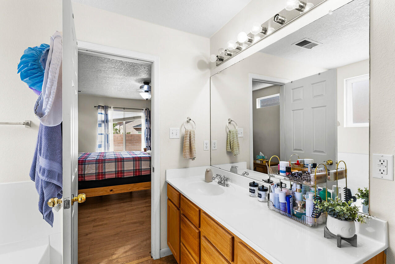 Photo 5 — 620 Rain Lily Road SW