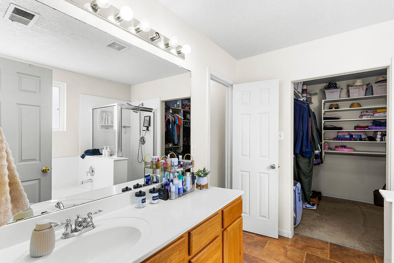 Photo 6 — 620 Rain Lily Road SW
