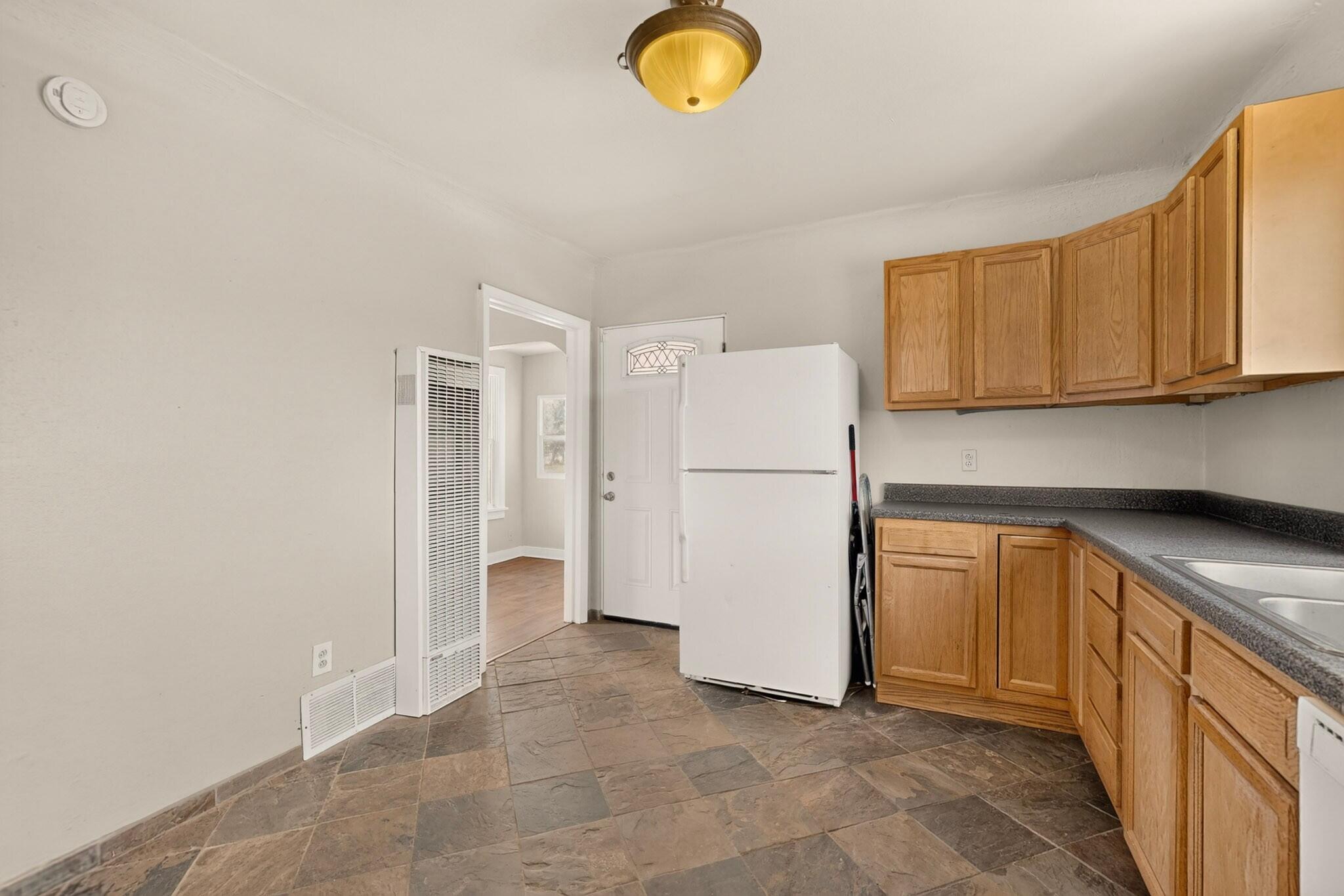 Photo 11 — 522 Montano Road NW