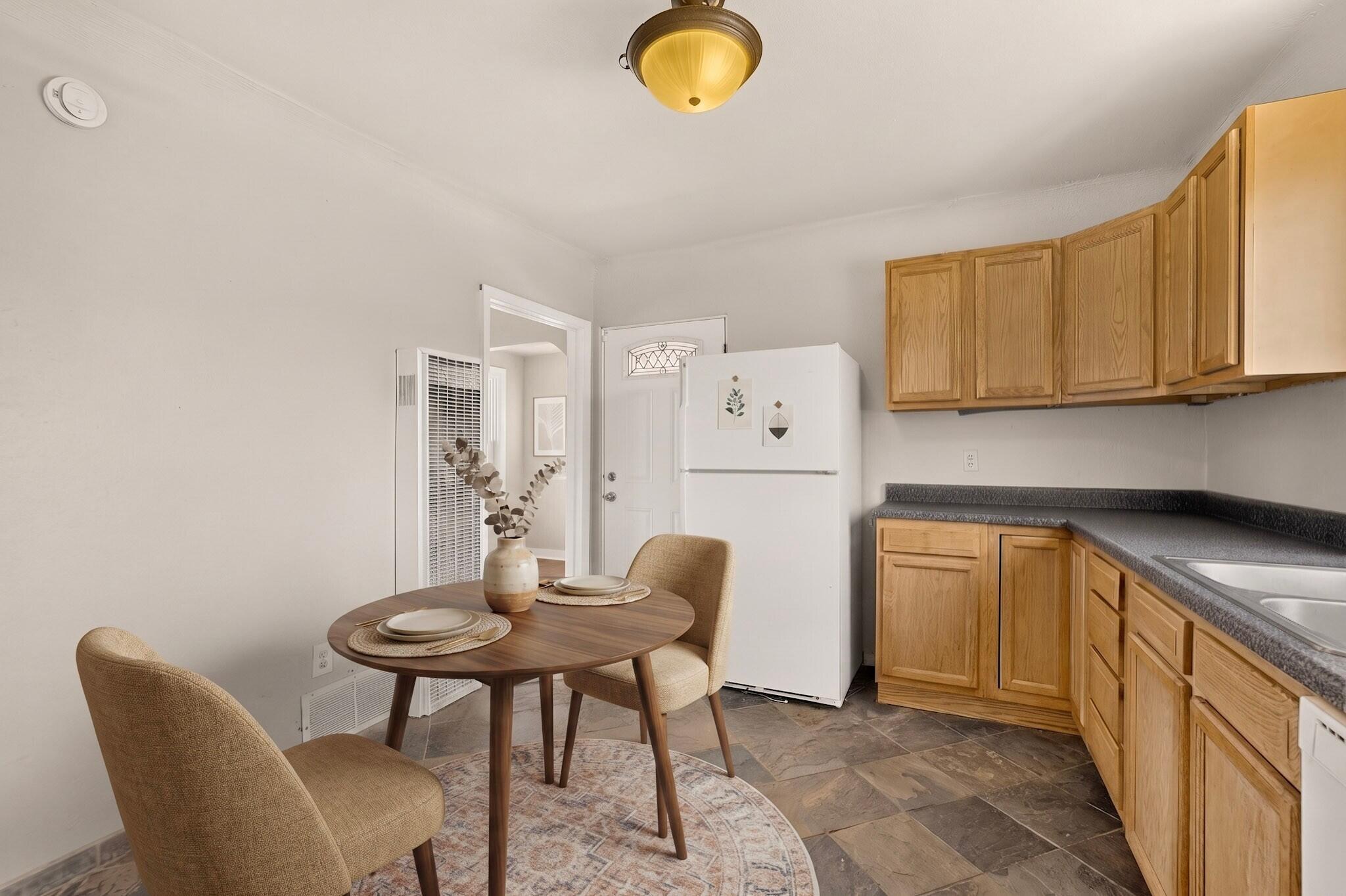 Photo 12 — 522 Montano Road NW