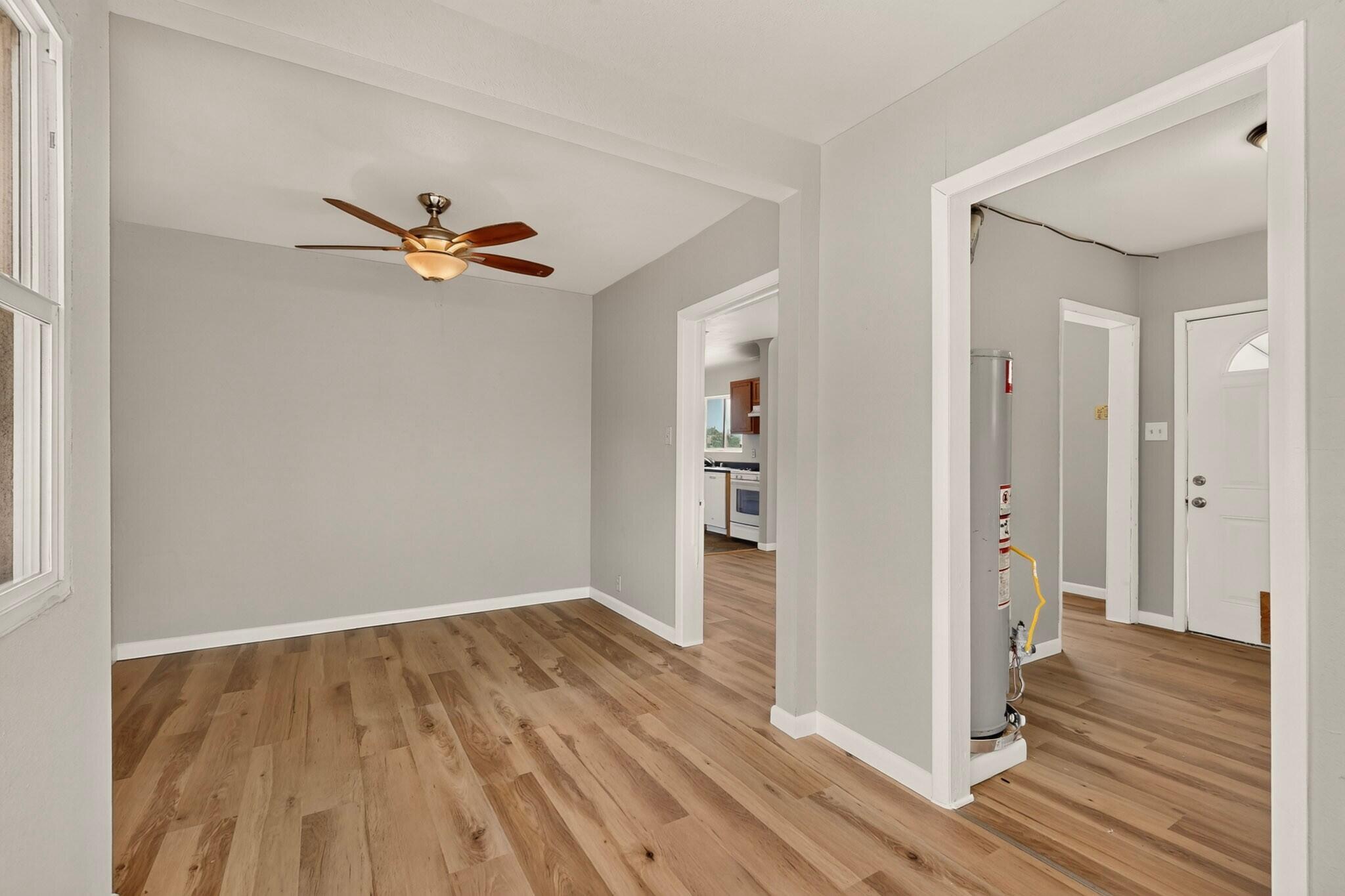 Photo 14 — 522 Montano Road NW