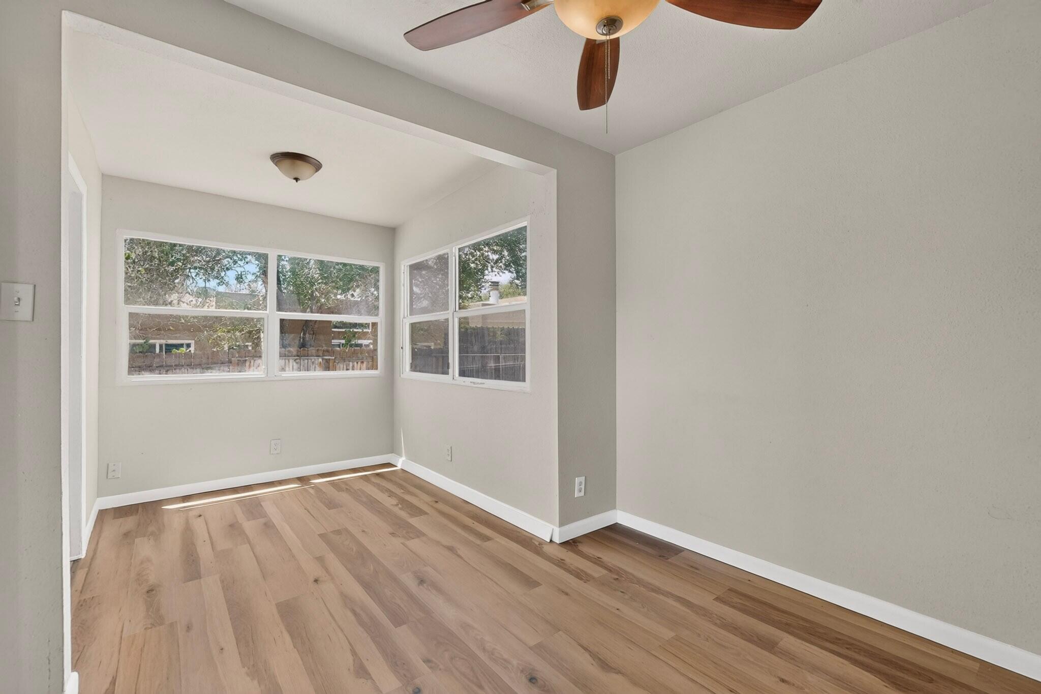 Photo 16 — 522 Montano Road NW