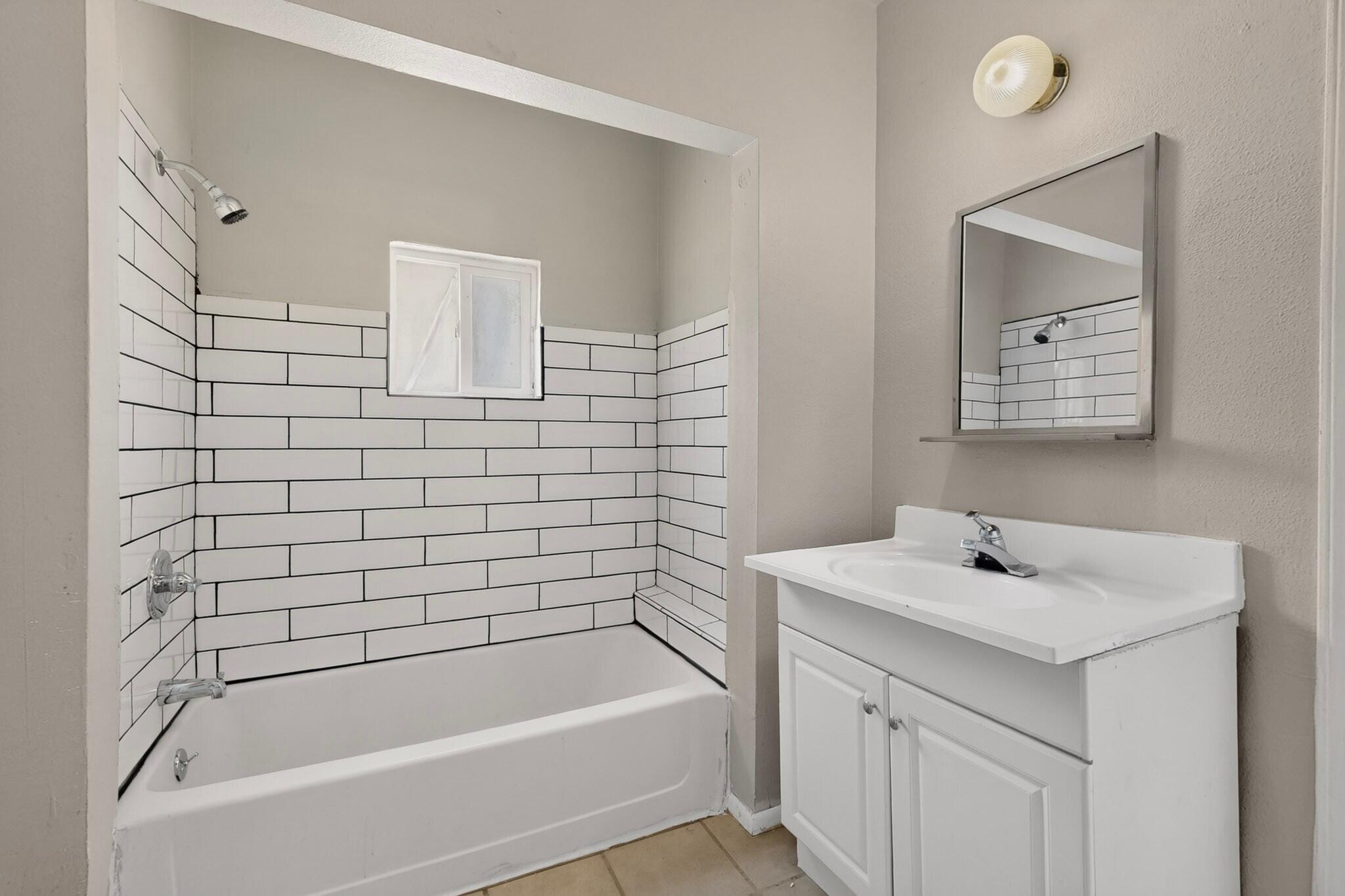 Photo 19 — 522 Montano Road NW