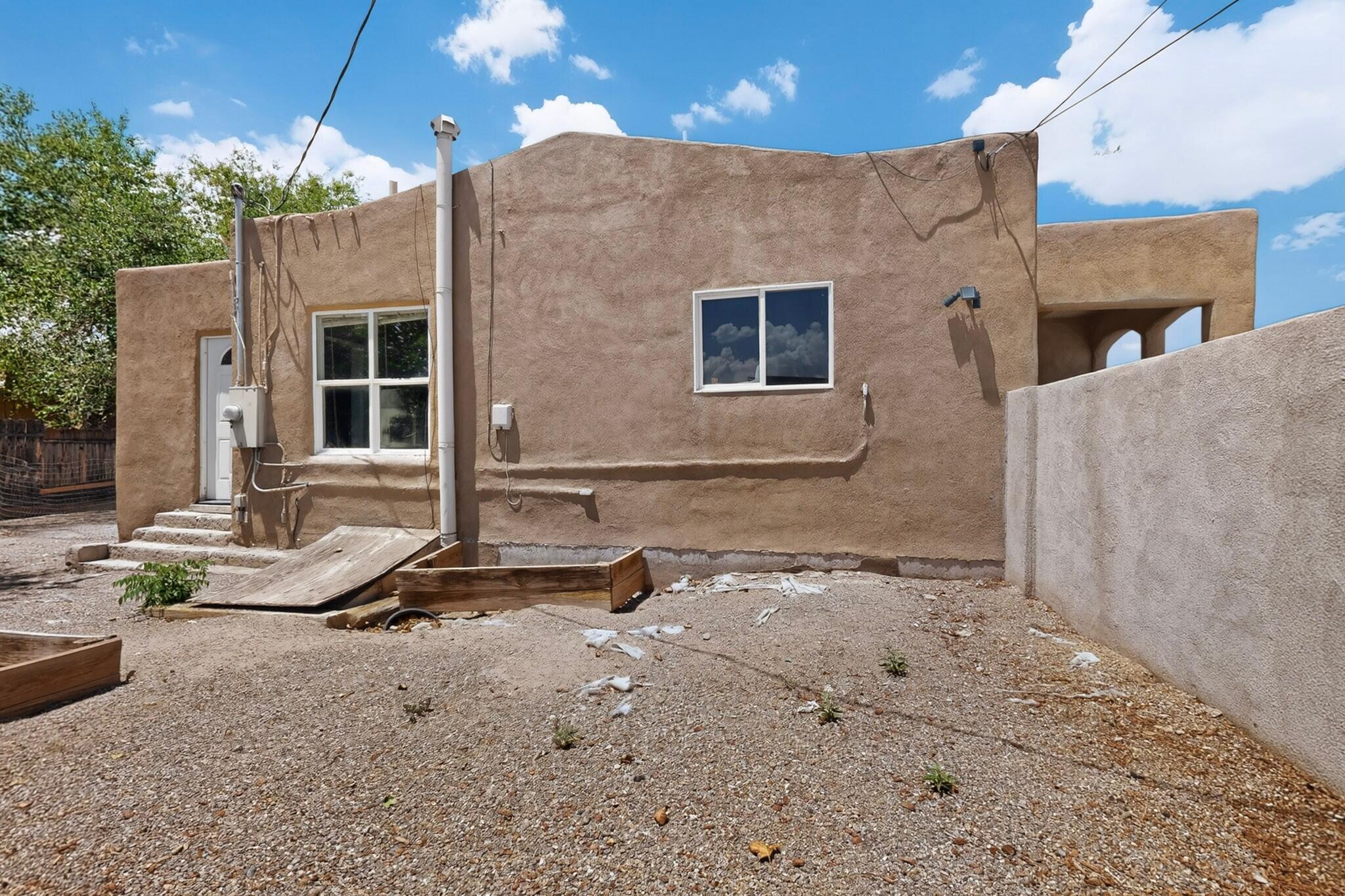 Photo 5 — 522 Montano Road NW