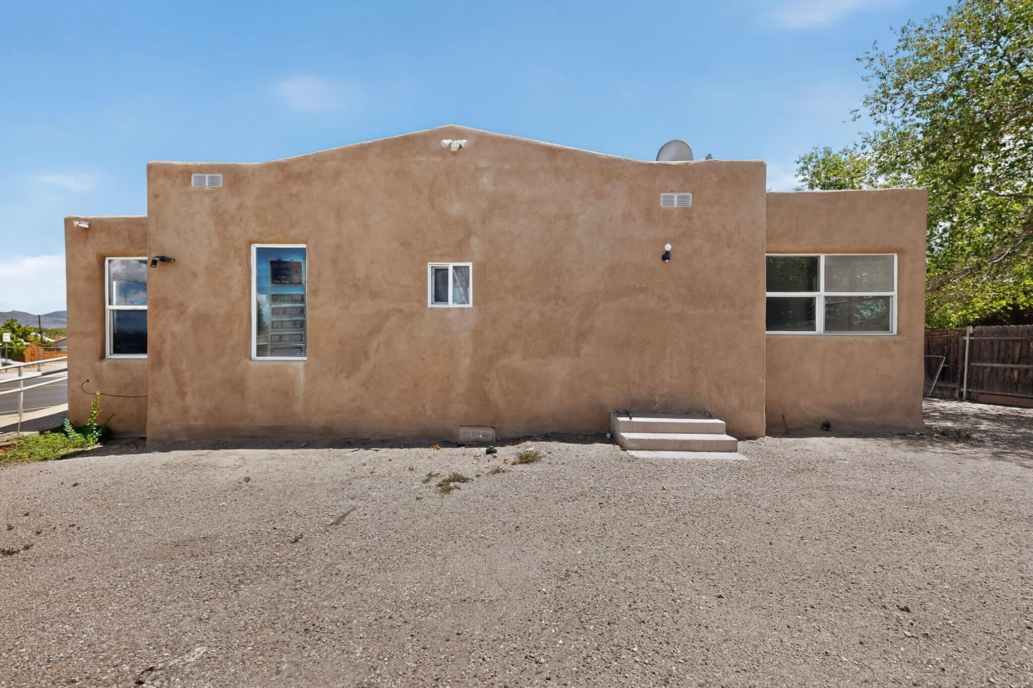 Photo 6 — 522 Montano Road NW