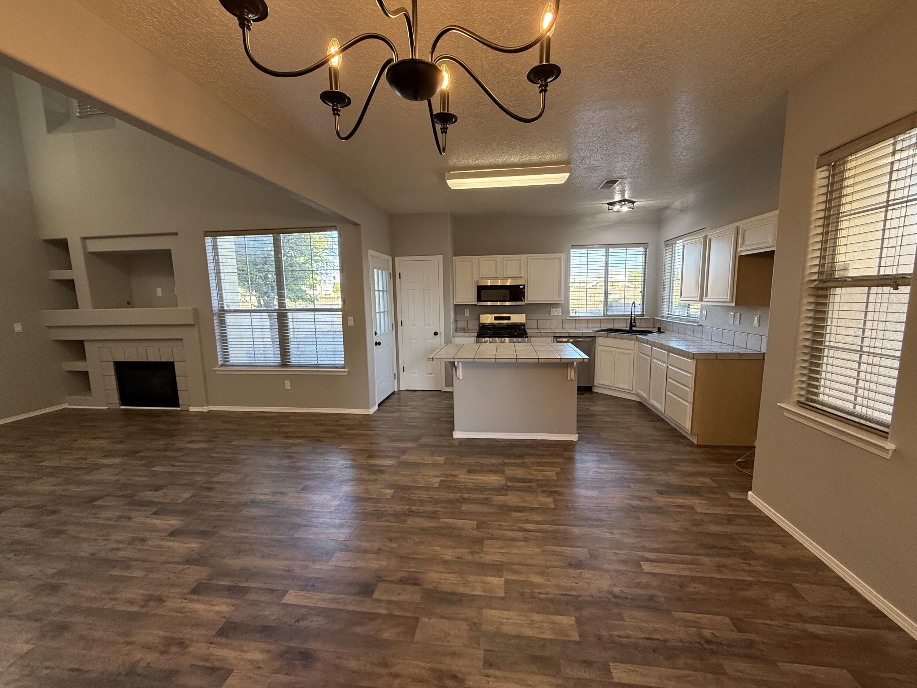 Photo 18 — 701 Renaissance Loop SE