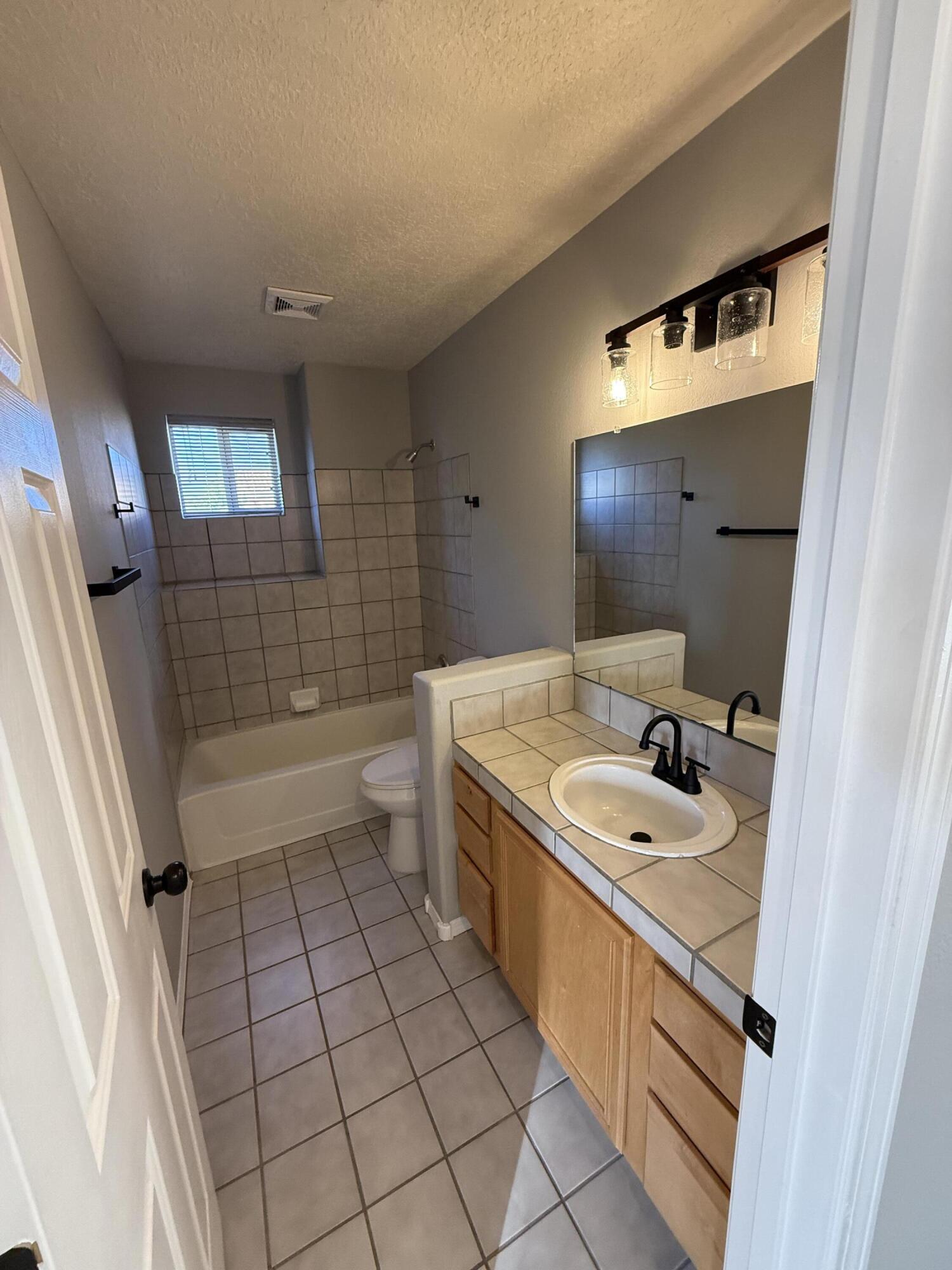 Photo 3 — 701 Renaissance Loop SE