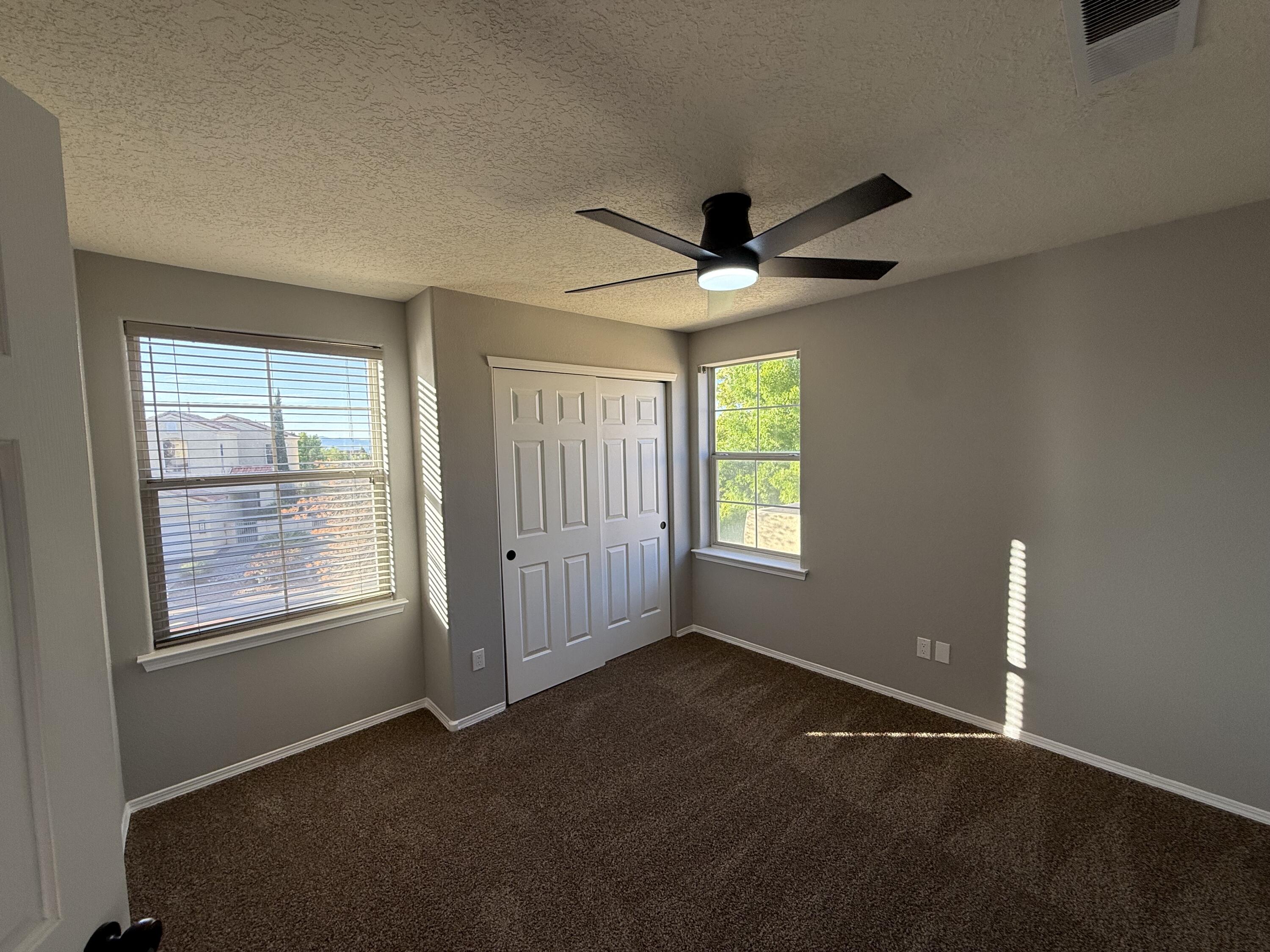 Photo 4 — 701 Renaissance Loop SE