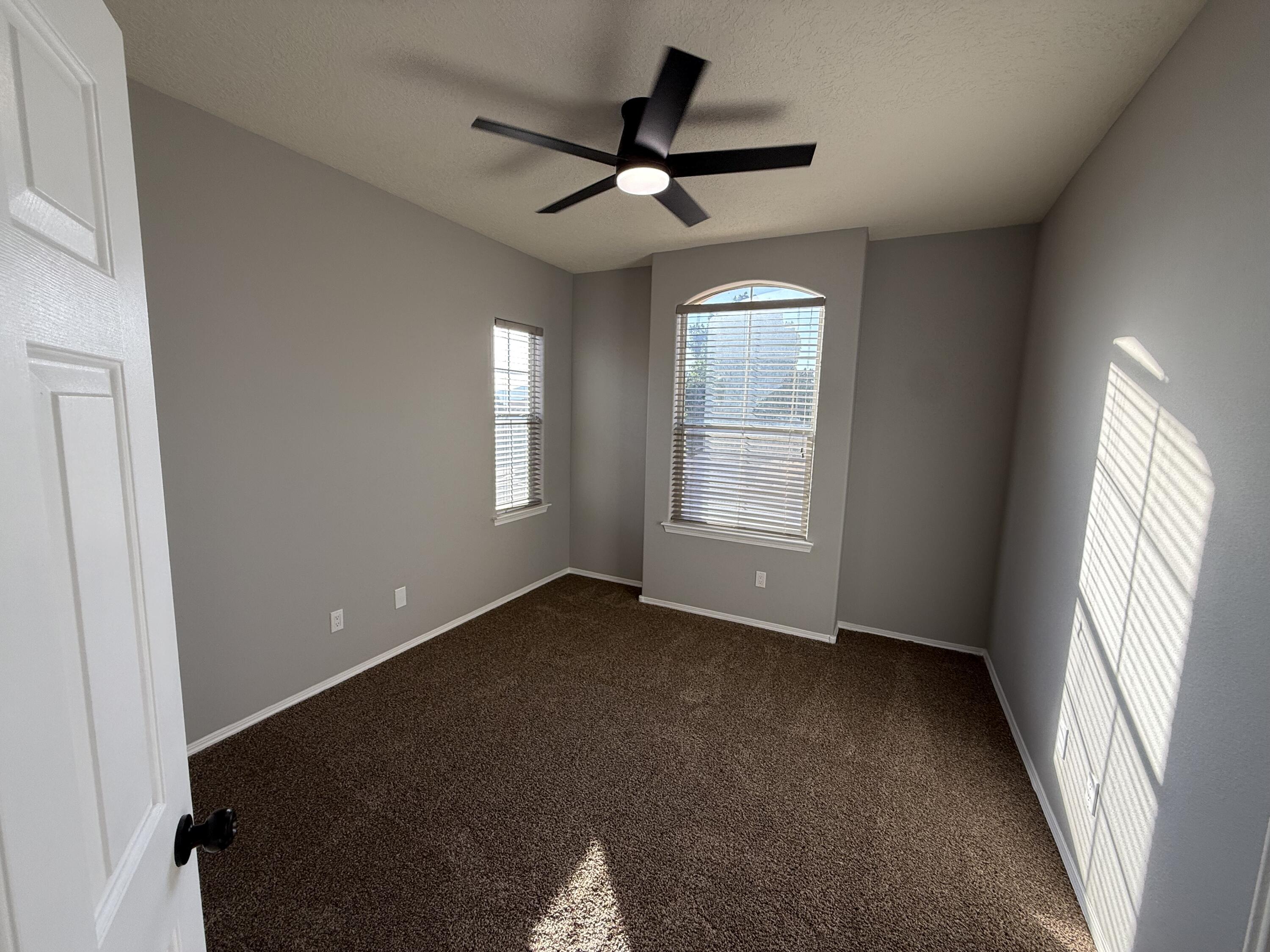 Photo 6 — 701 Renaissance Loop SE