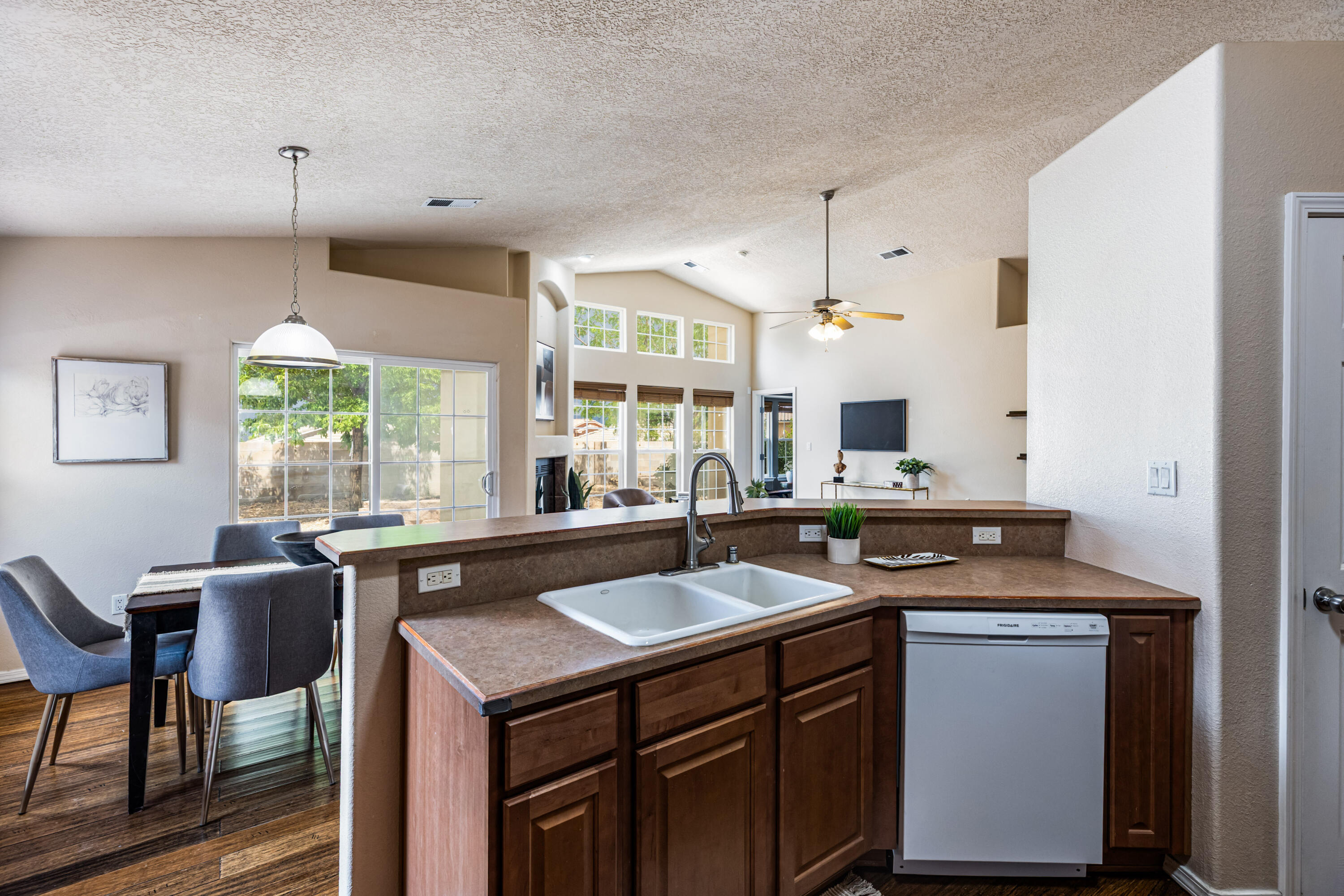Photo 14 — 1612 Gale Court NW