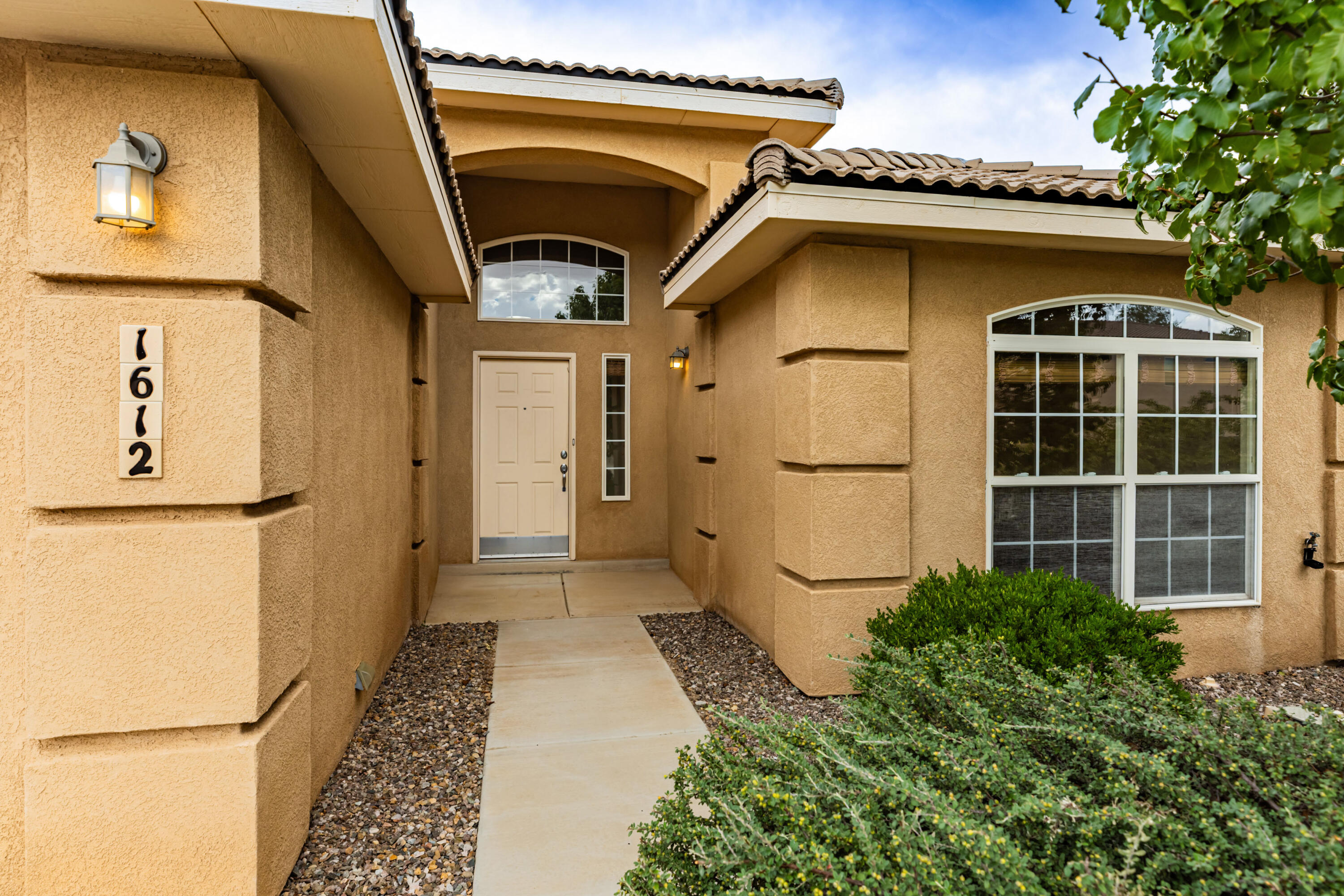 Photo 2 — 1612 Gale Court NW