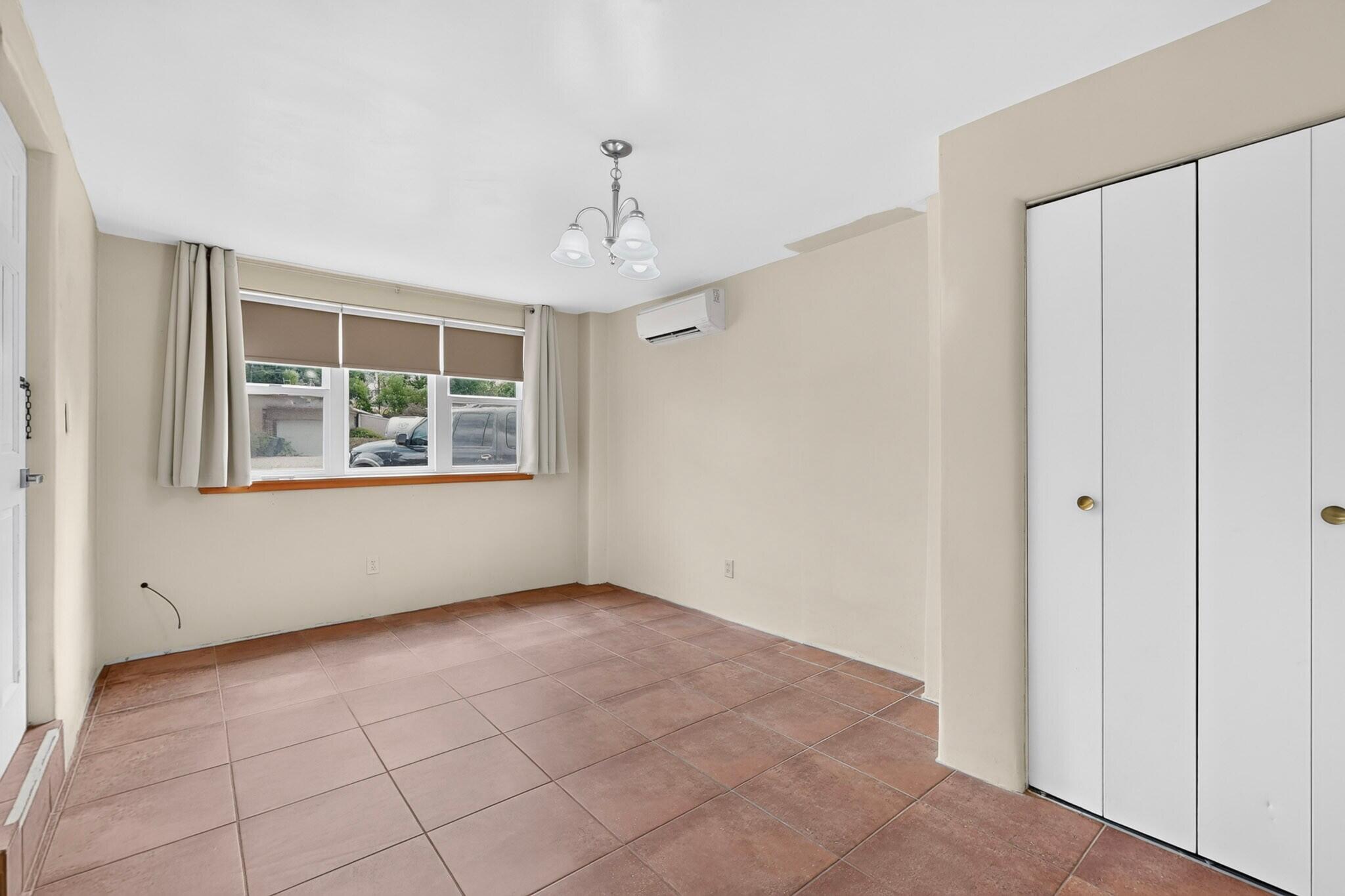 Photo 15 — 856 Gilmore Street