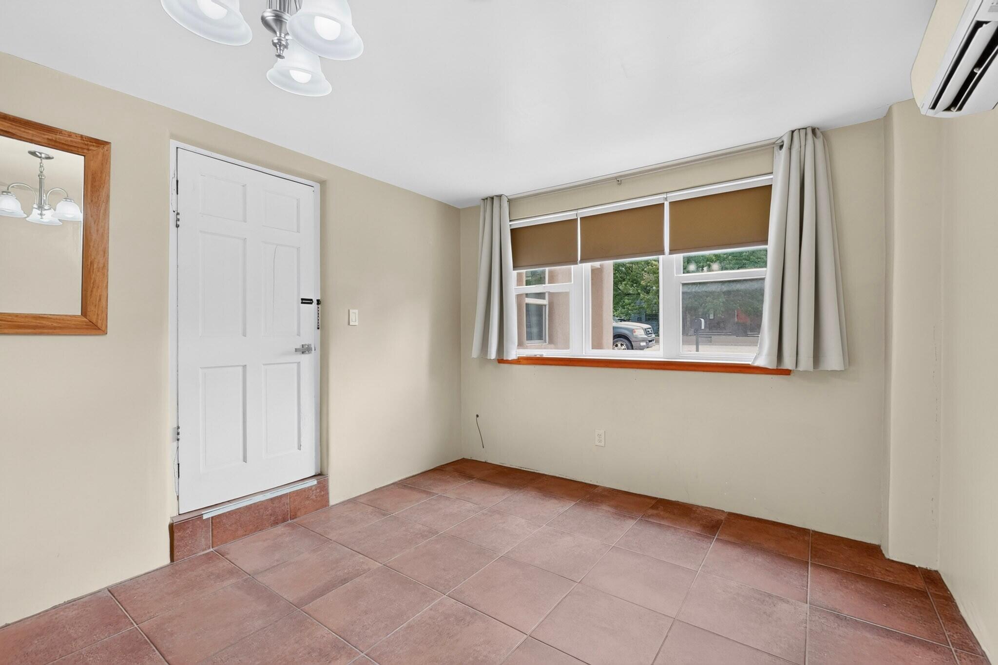 Photo 17 — 856 Gilmore Street