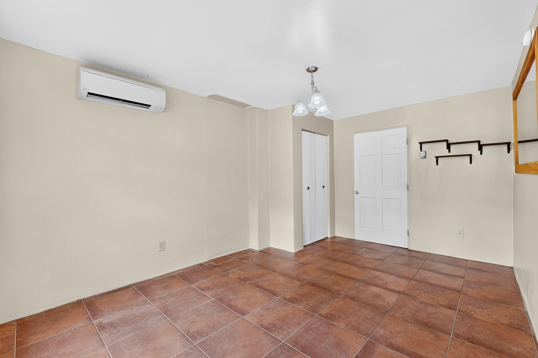 Photo 18 — 856 Gilmore Street