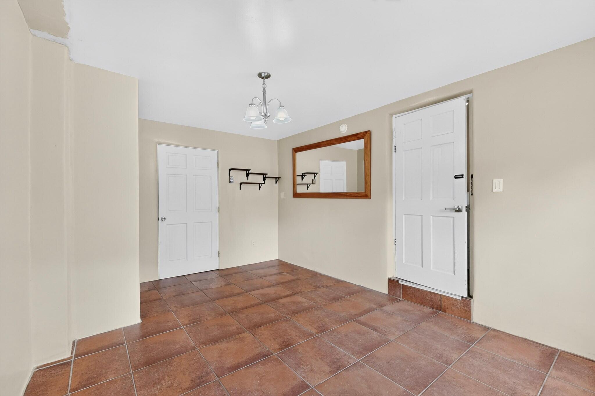 Photo 19 — 856 Gilmore Street