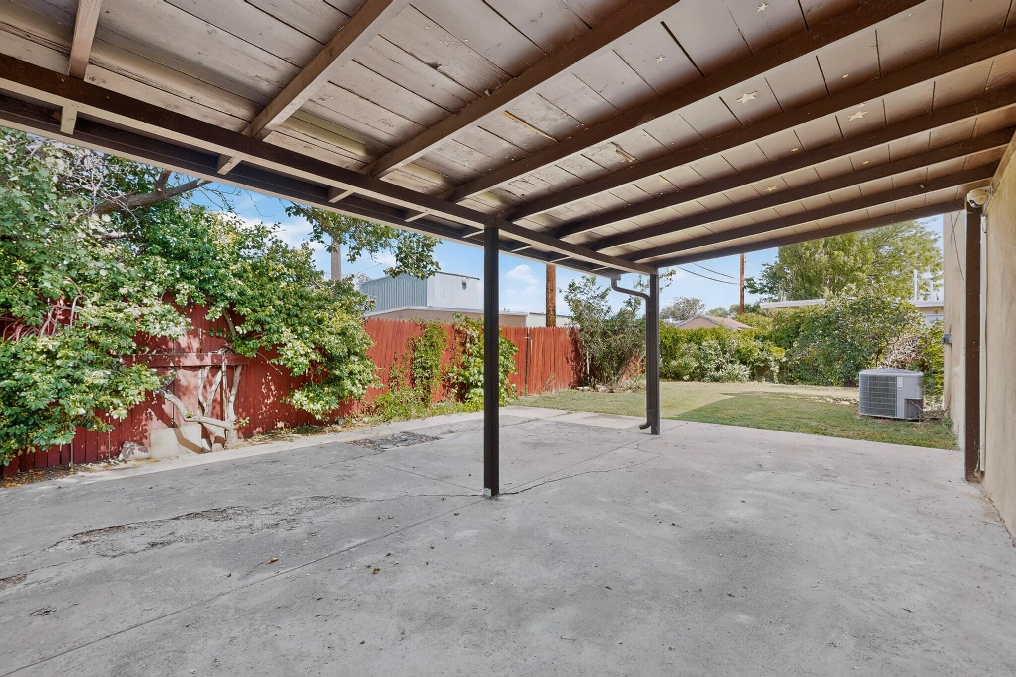Photo 4 — 856 Gilmore Street