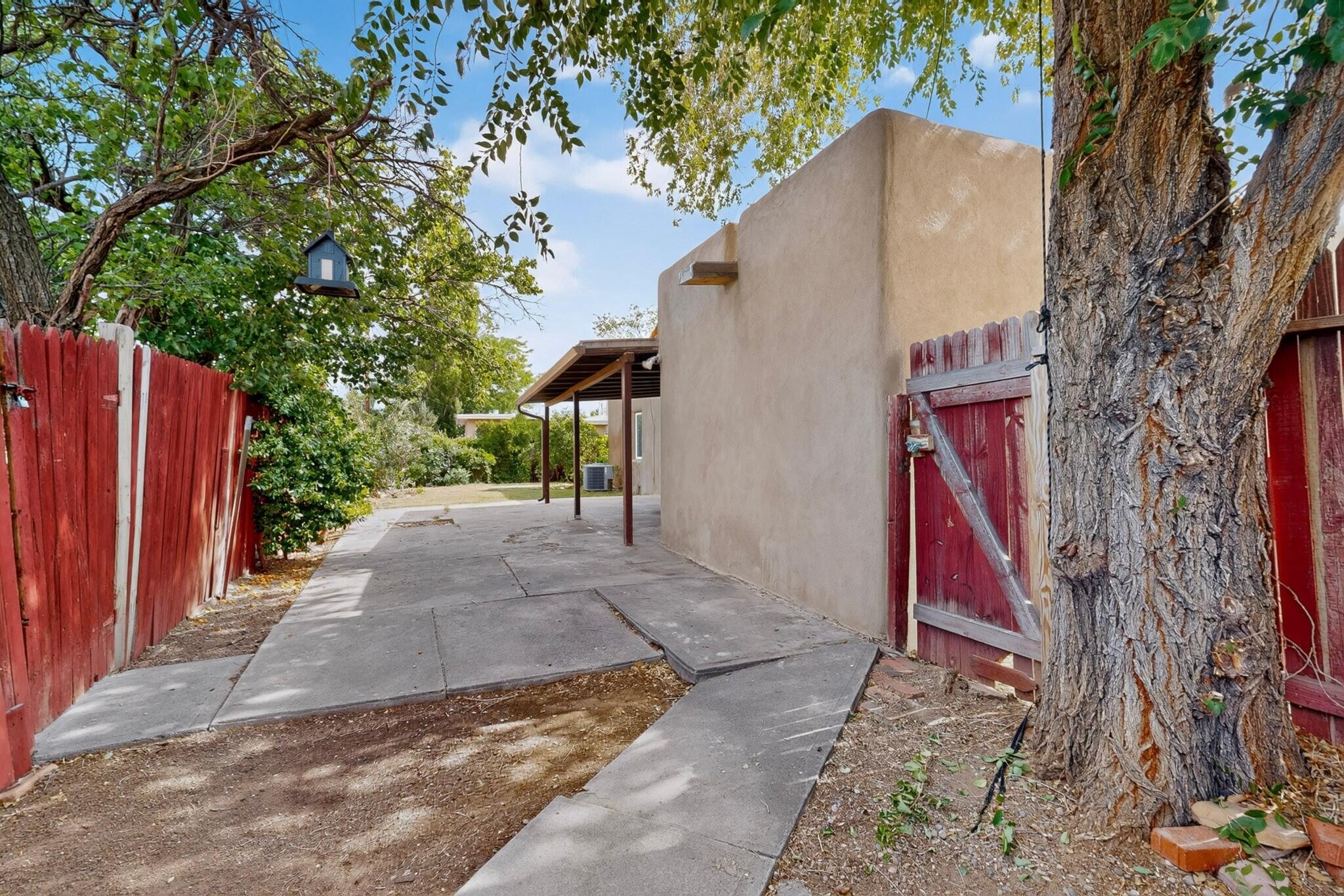 Photo 6 — 856 Gilmore Street