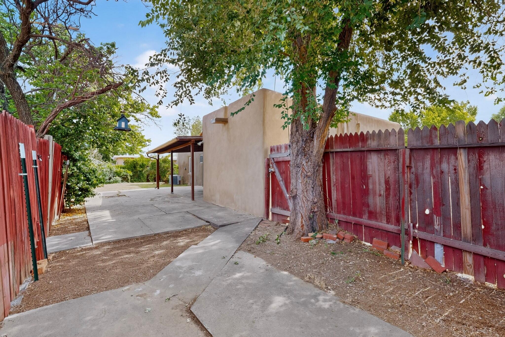 Photo 7 — 856 Gilmore Street