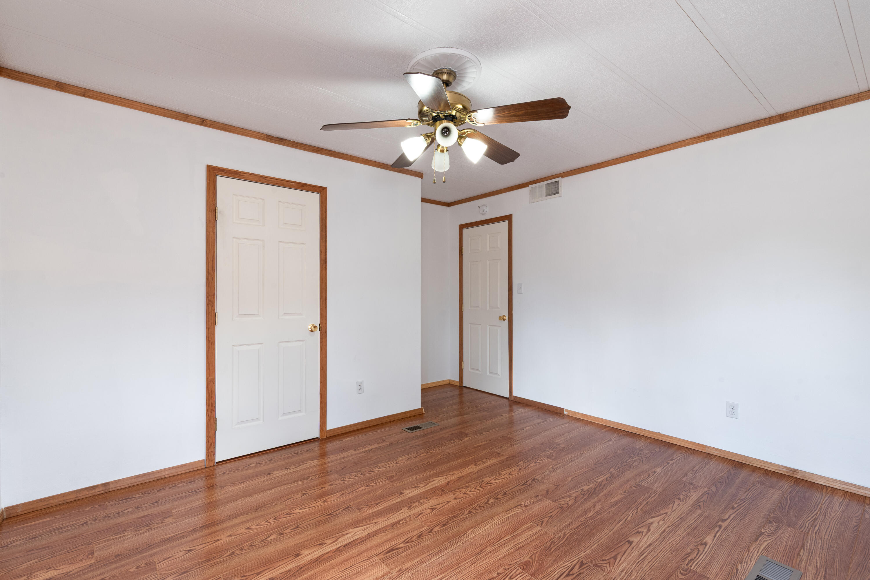 Photo 11 — 6517 San Francisco Road NE