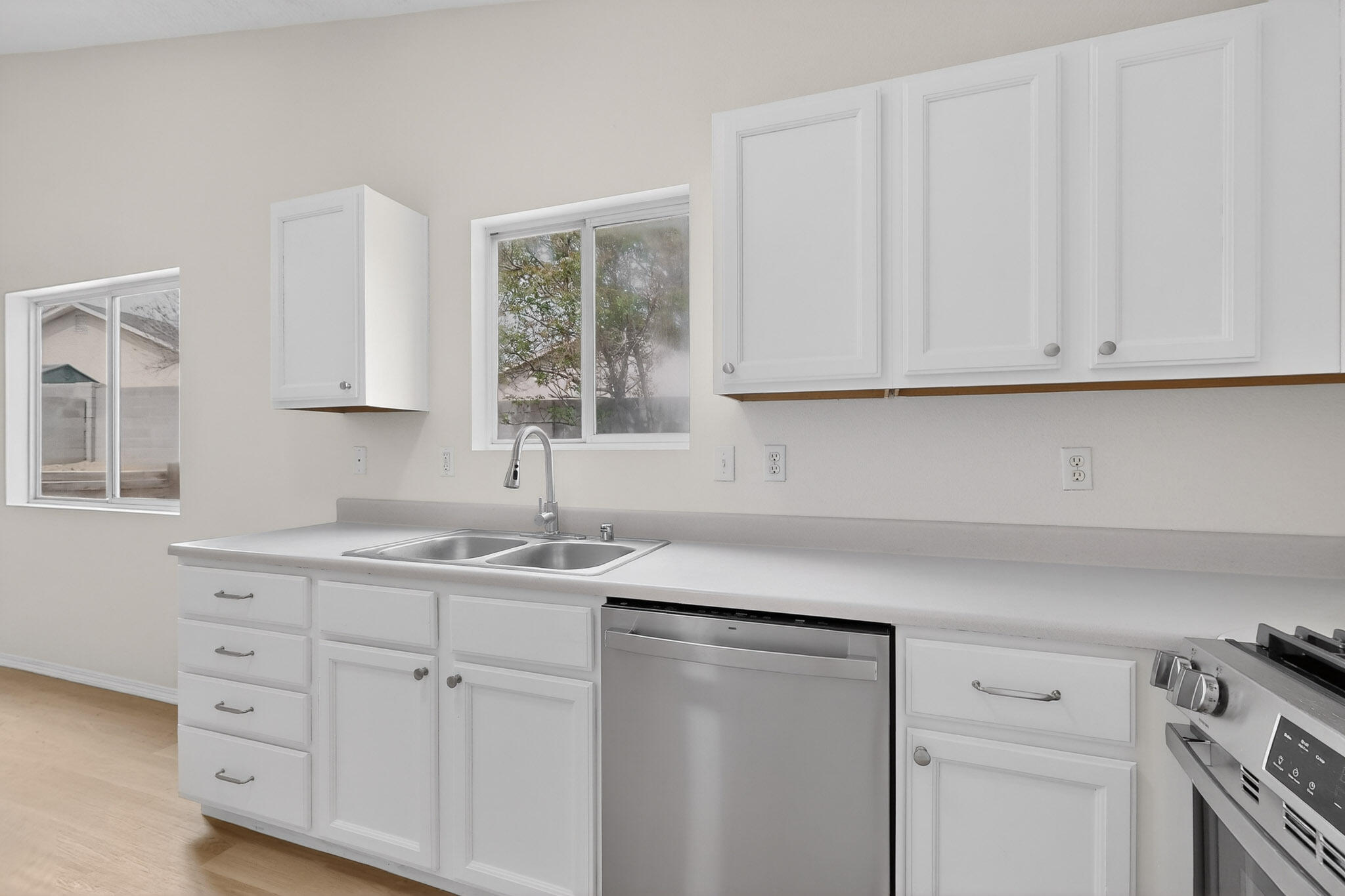 Photo 2 — 5735 Carmen Road NW