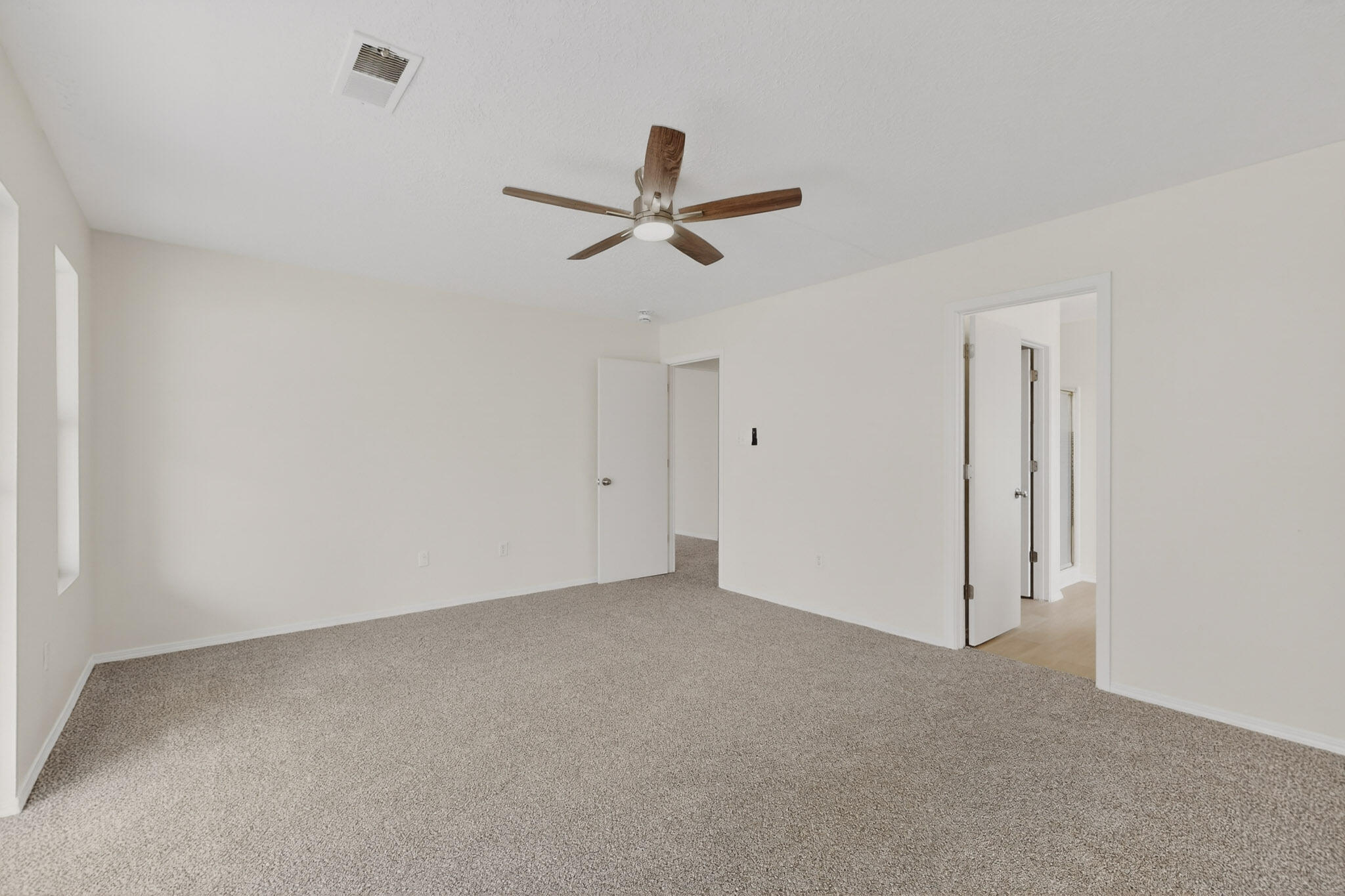 Photo 4 — 5735 Carmen Road NW