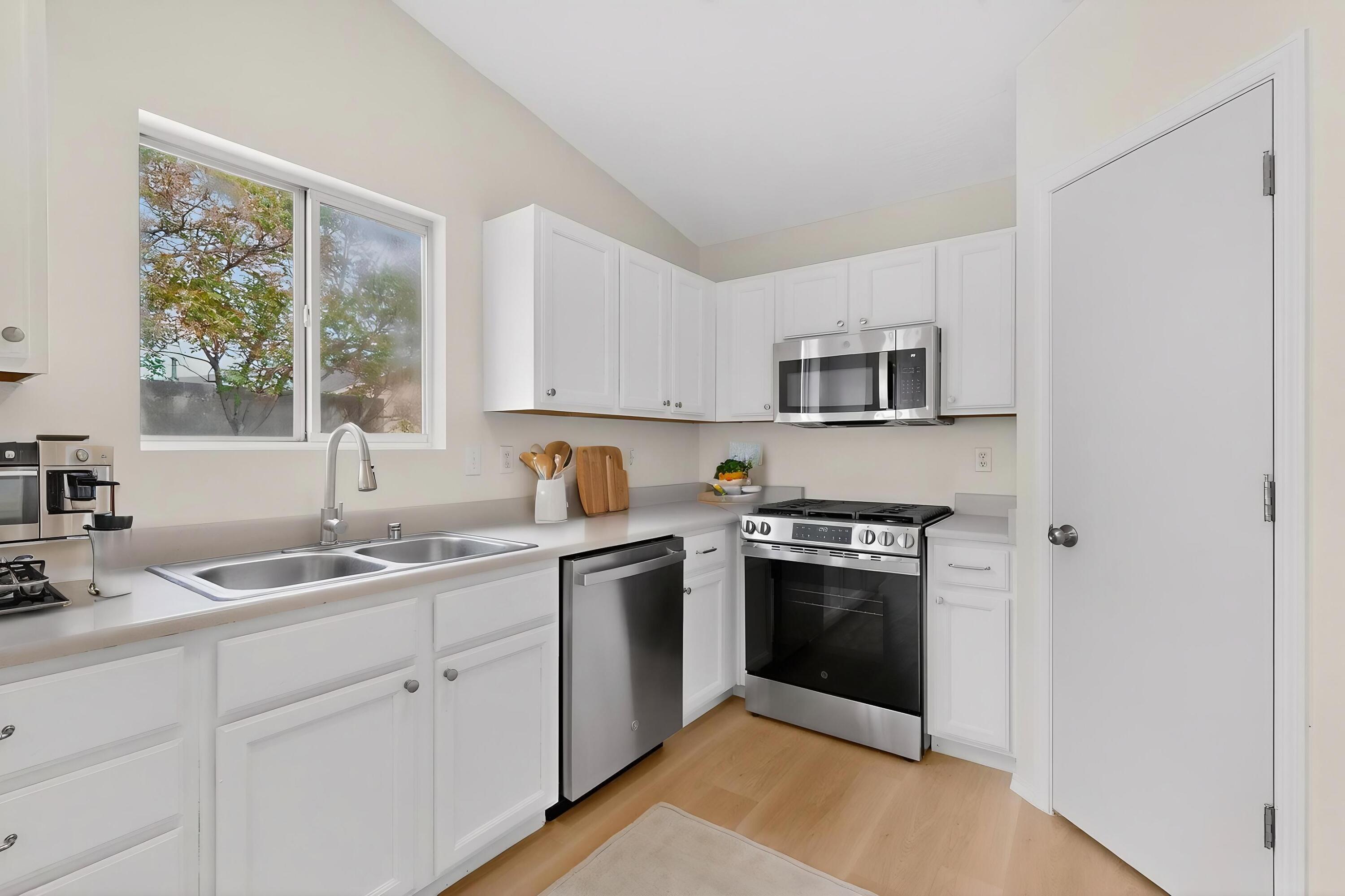 Photo 14 — 5735 Carmen Road NW