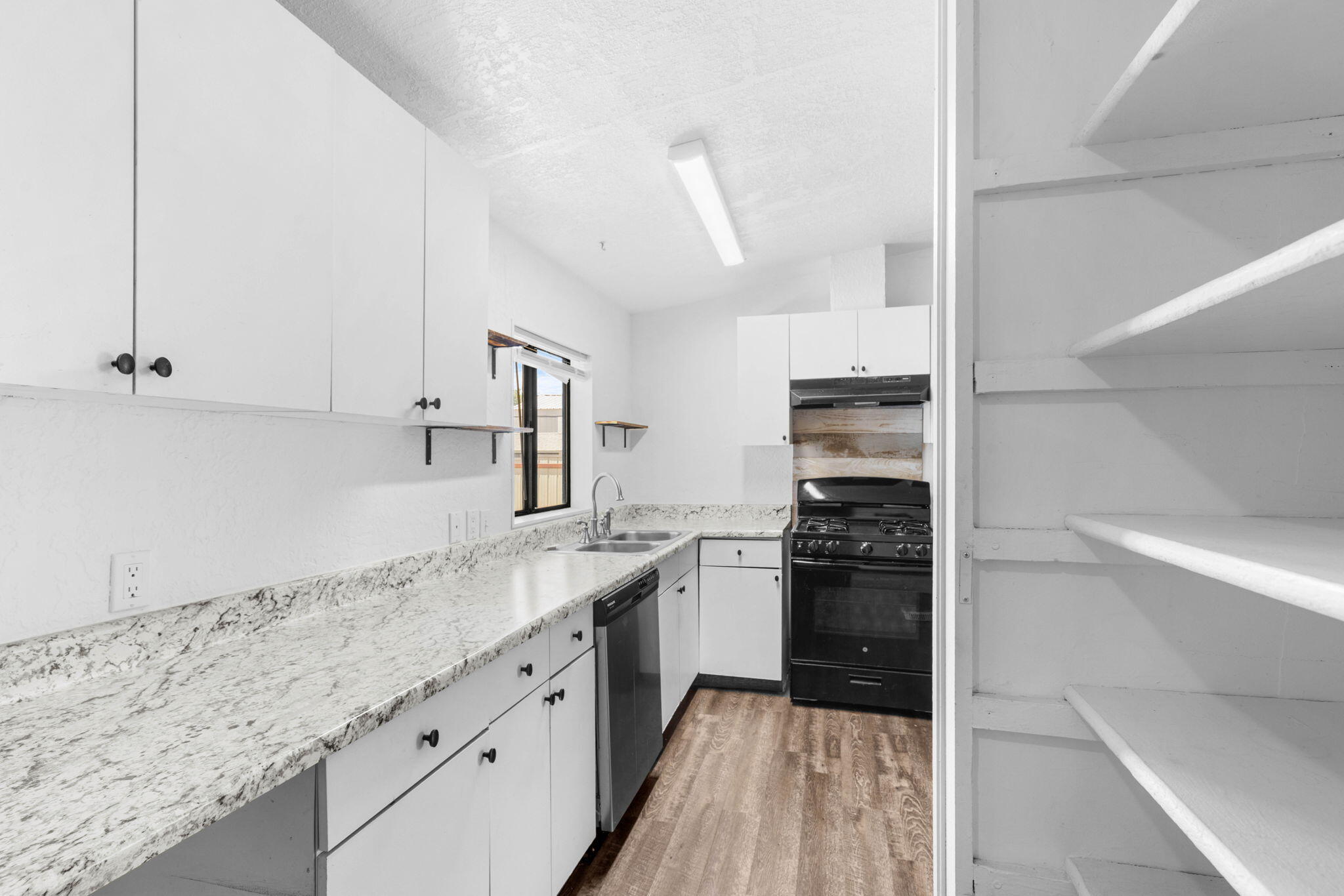 Photo 18 — 1109 Serafin Court SE