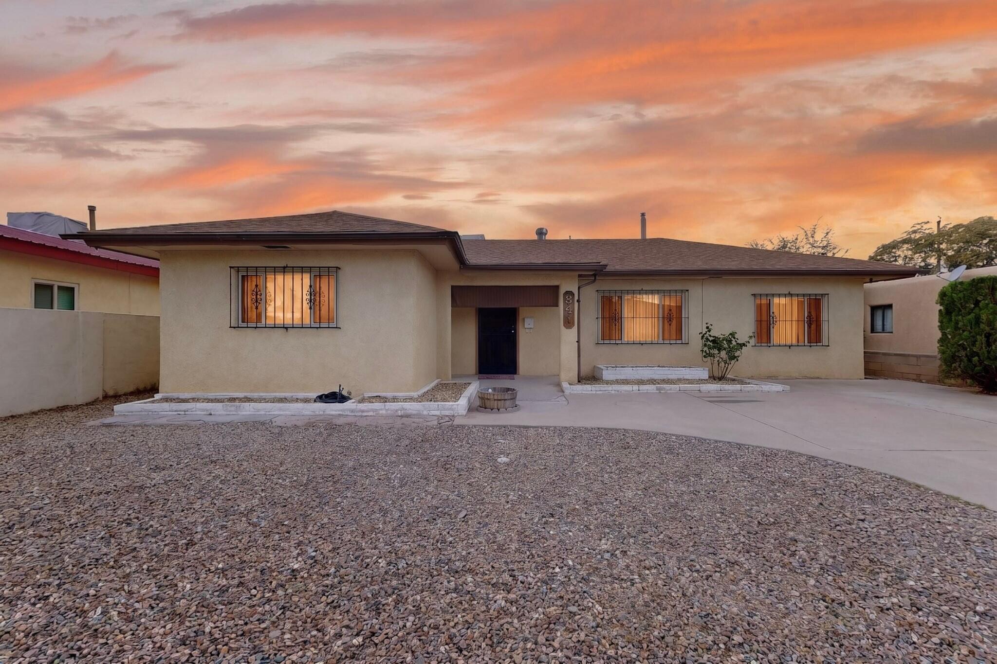 341 60th Street NW, Albuquerque, NM 87105