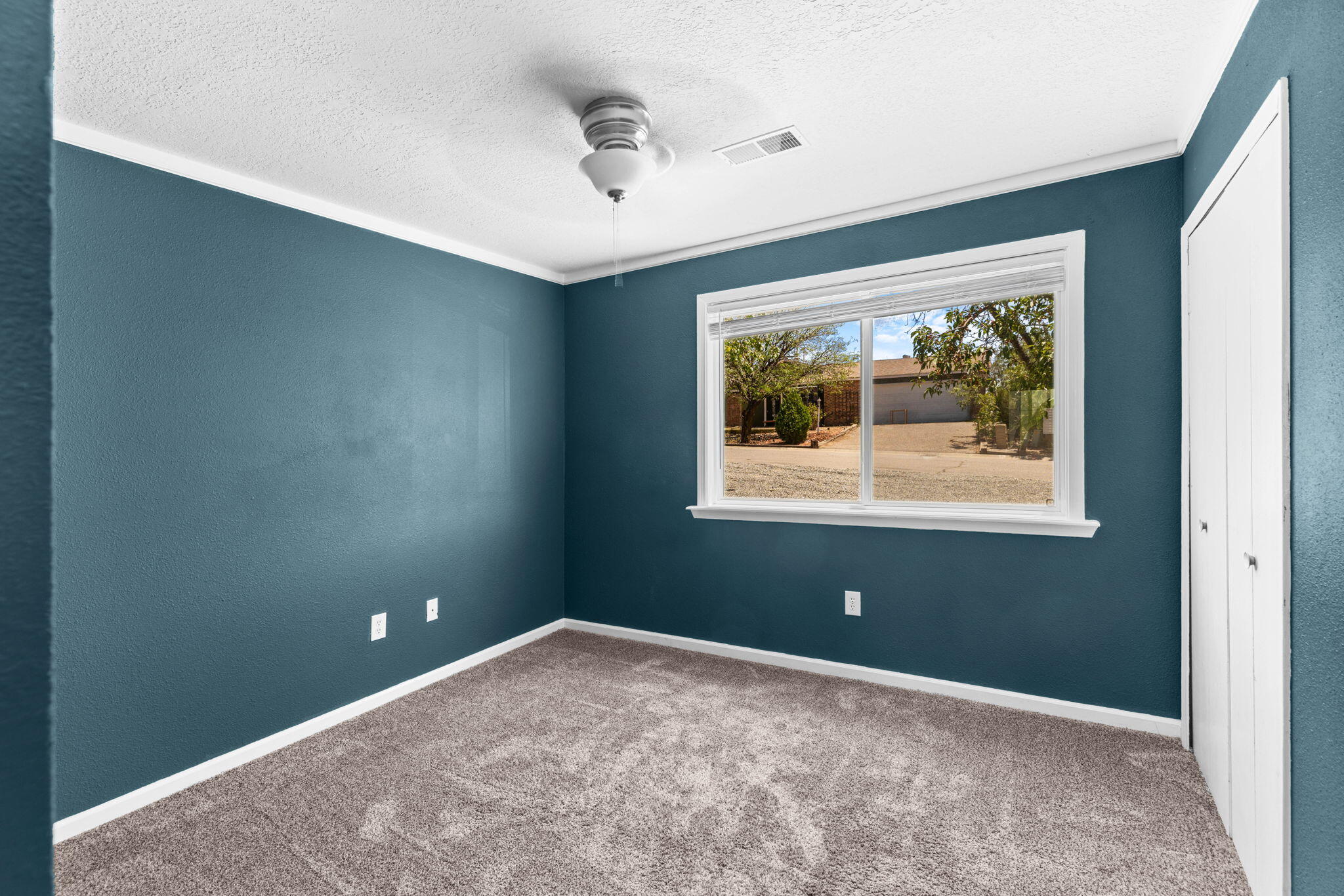 Photo 2 — 493 Chippewa Drive SW