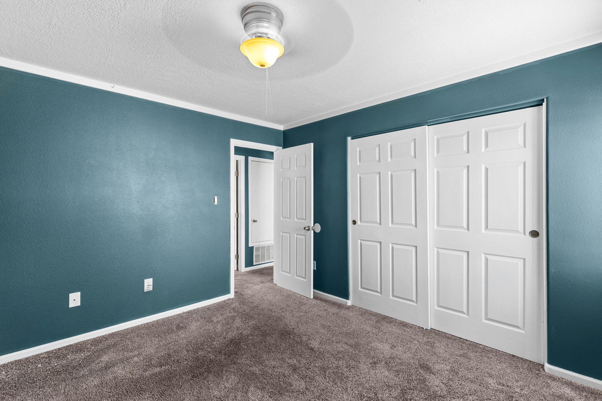 Photo 5 — 493 Chippewa Drive SW
