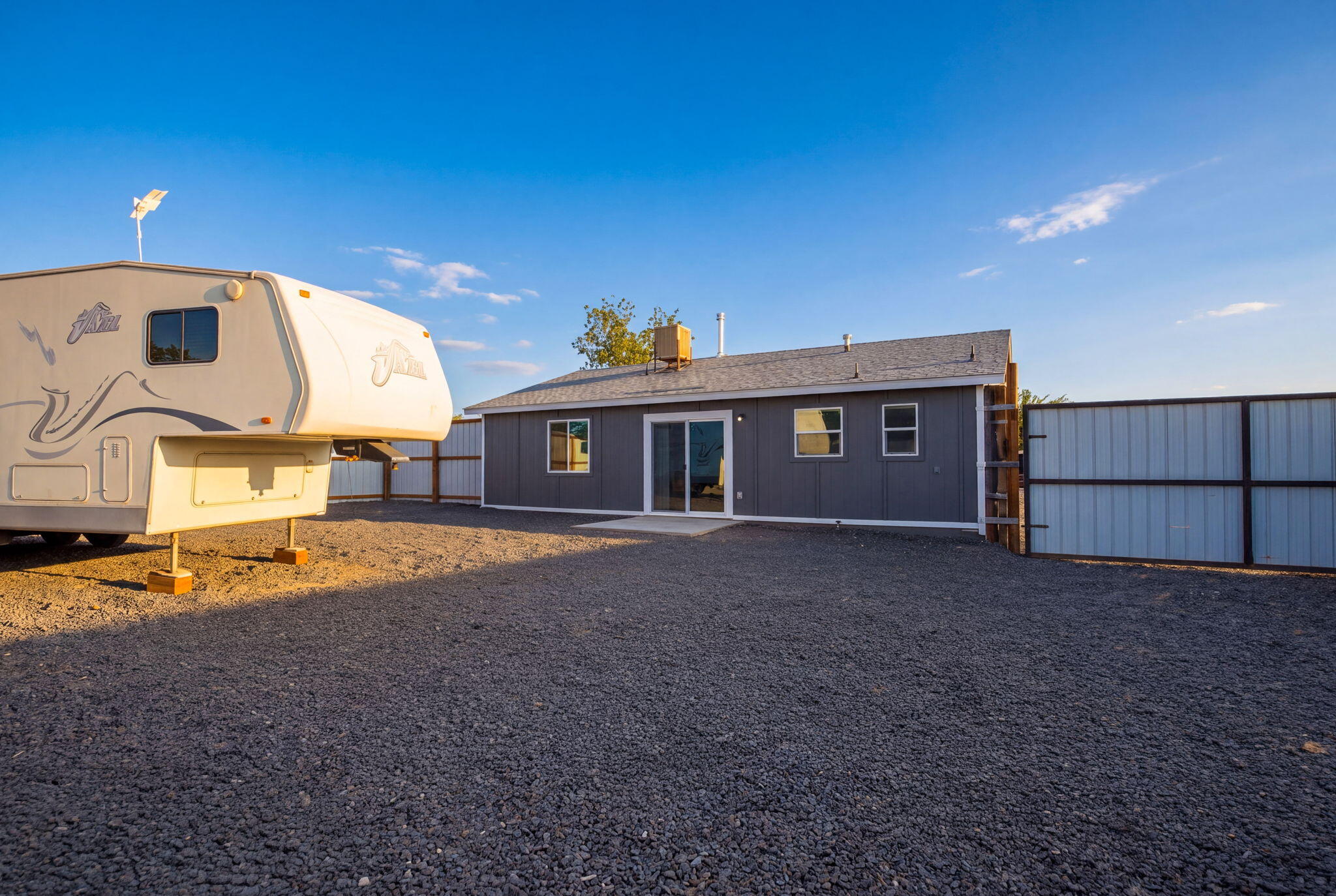 Photo 9 — 493 Chippewa Drive SW