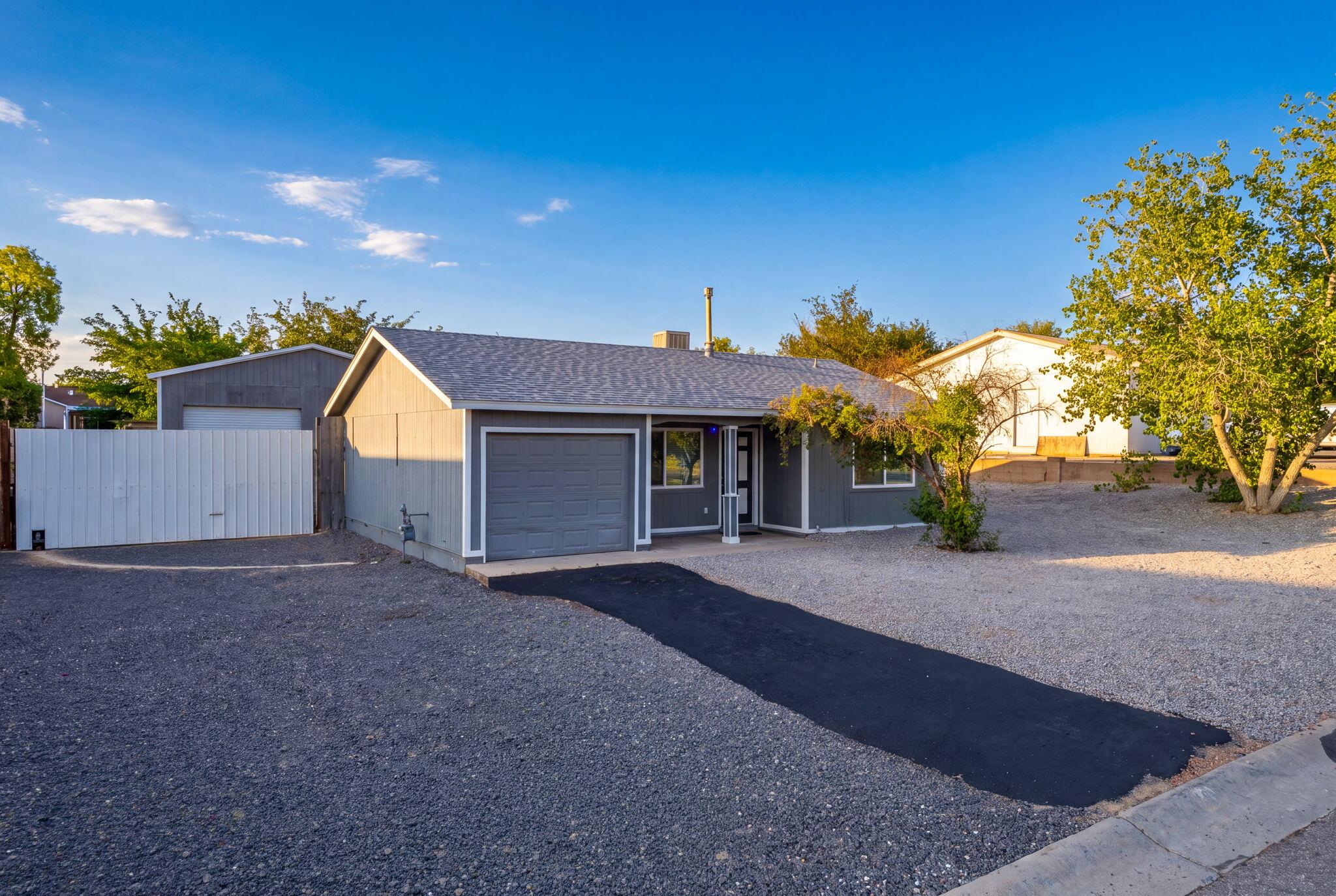 Photo 14 — 493 Chippewa Drive SW