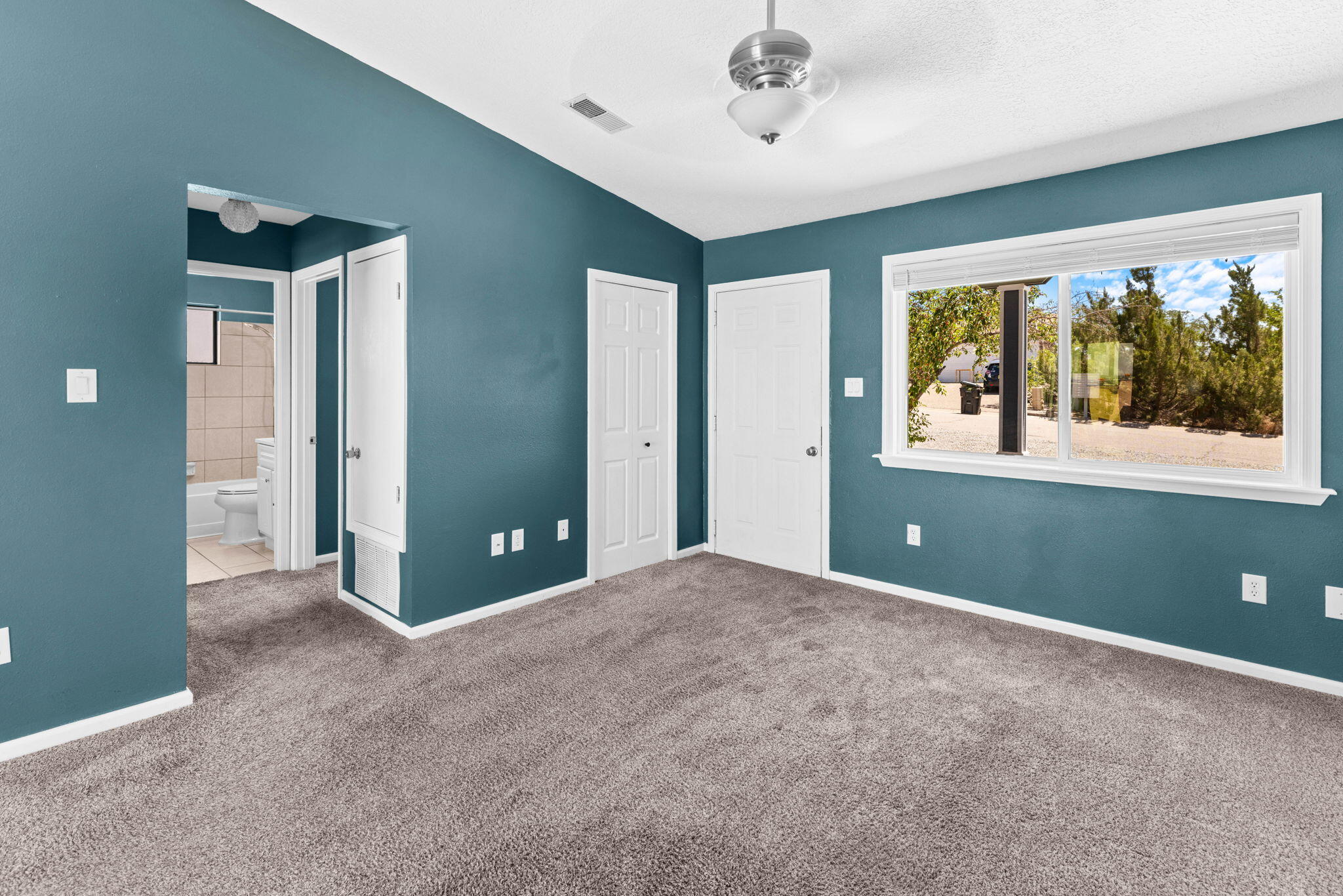 Photo 17 — 493 Chippewa Drive SW