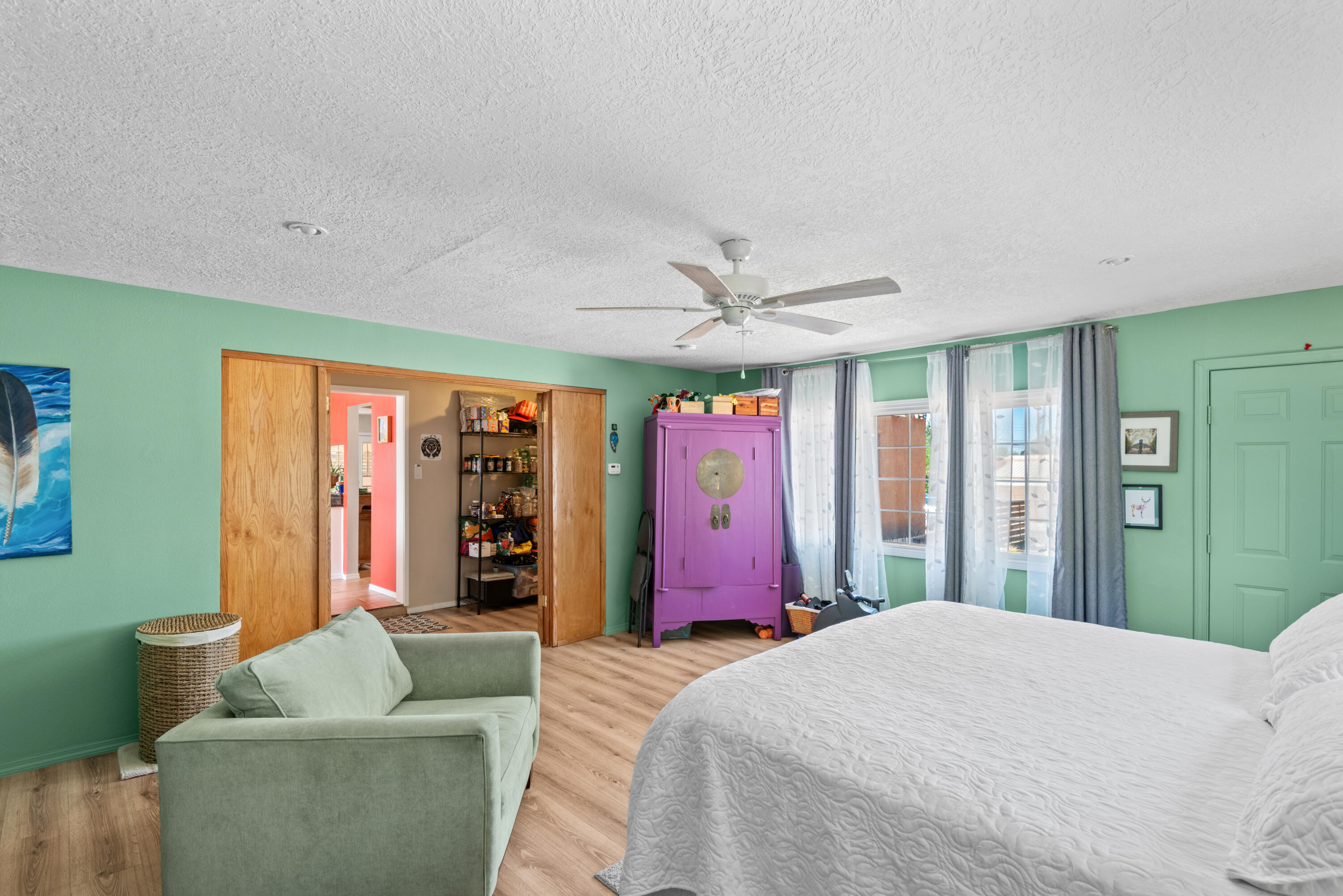 Photo 16 — 10502 Snowheights Boulevard NE