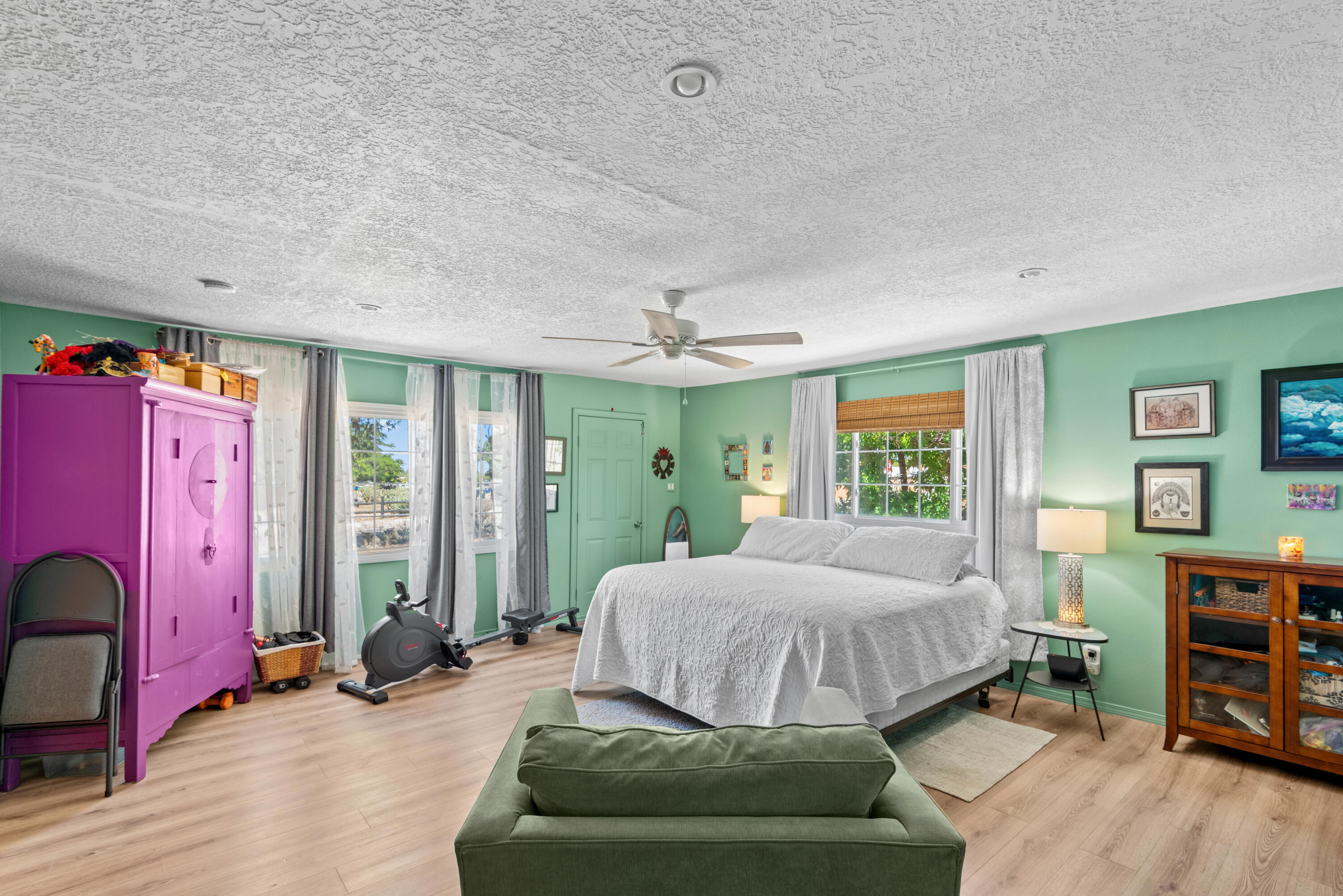 Photo 17 — 10502 Snowheights Boulevard NE