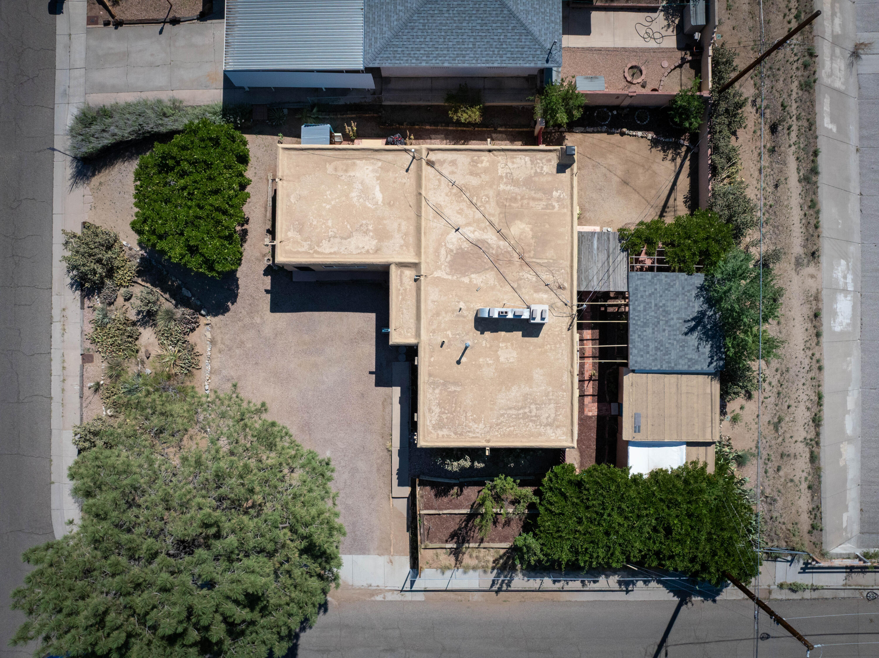 Photo 2 — 10502 Snowheights Boulevard NE