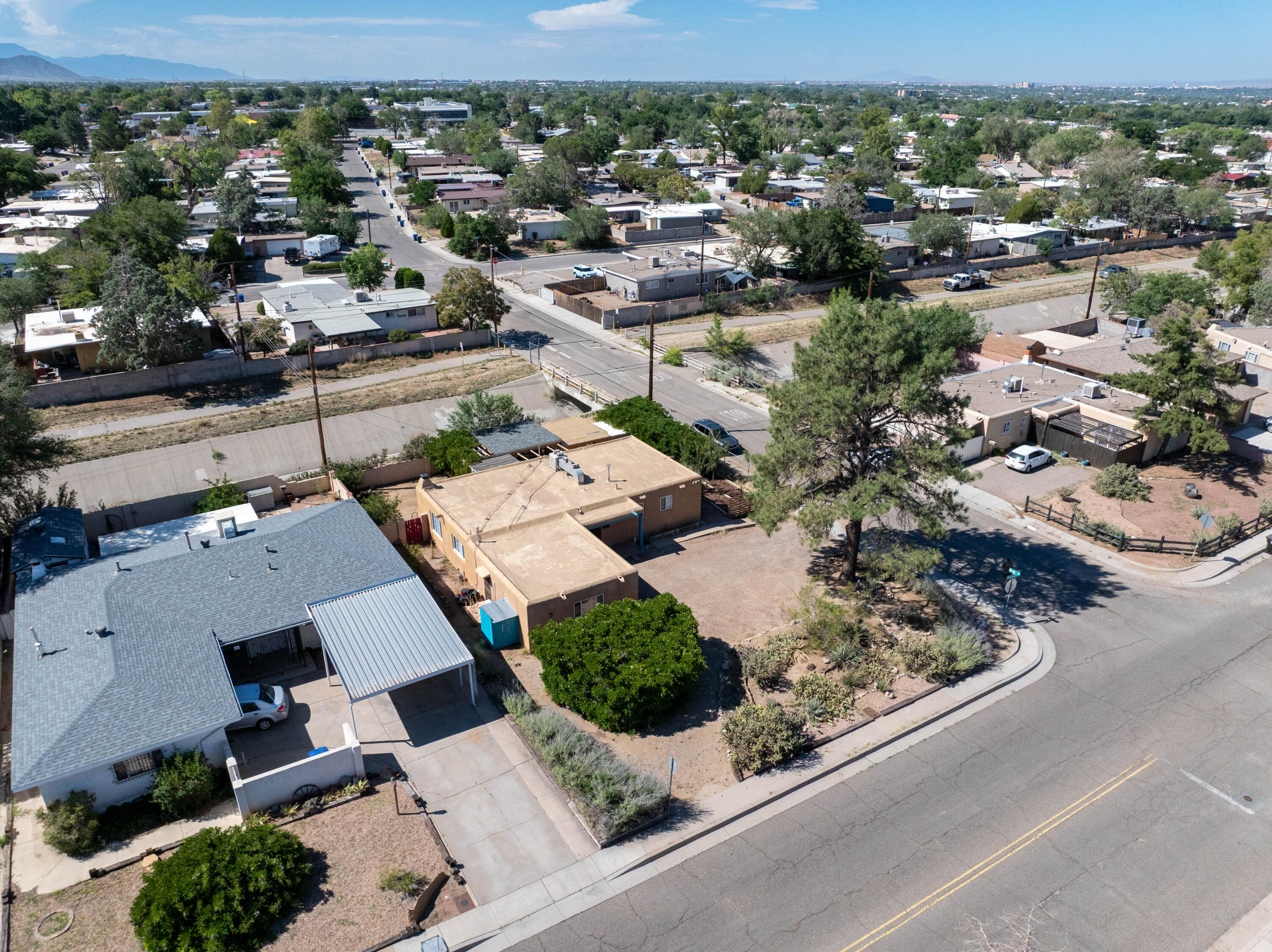 Photo 4 — 10502 Snowheights Boulevard NE