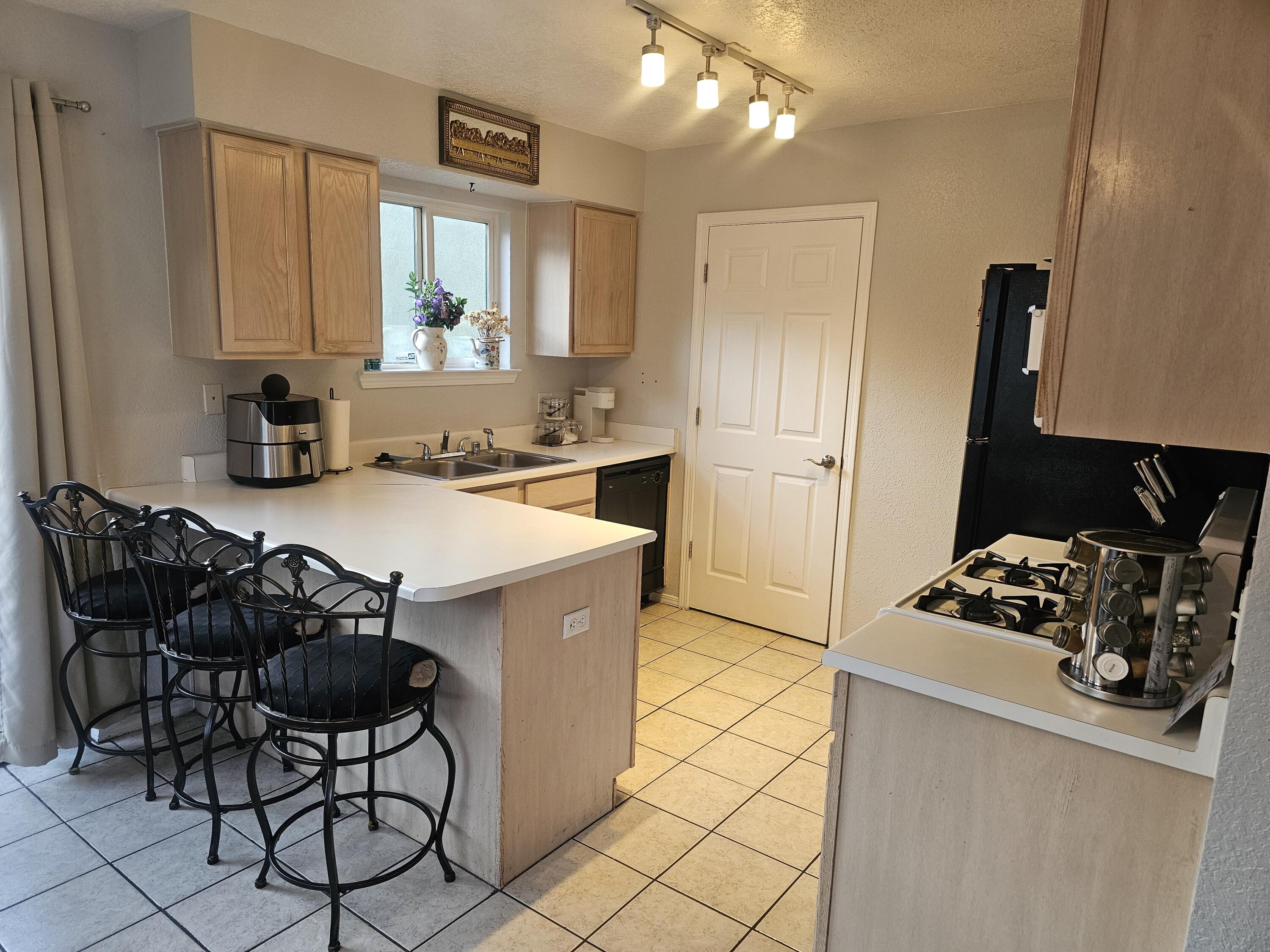 Photo 6 — 4801 Irving Boulevard NW UNIT 1401