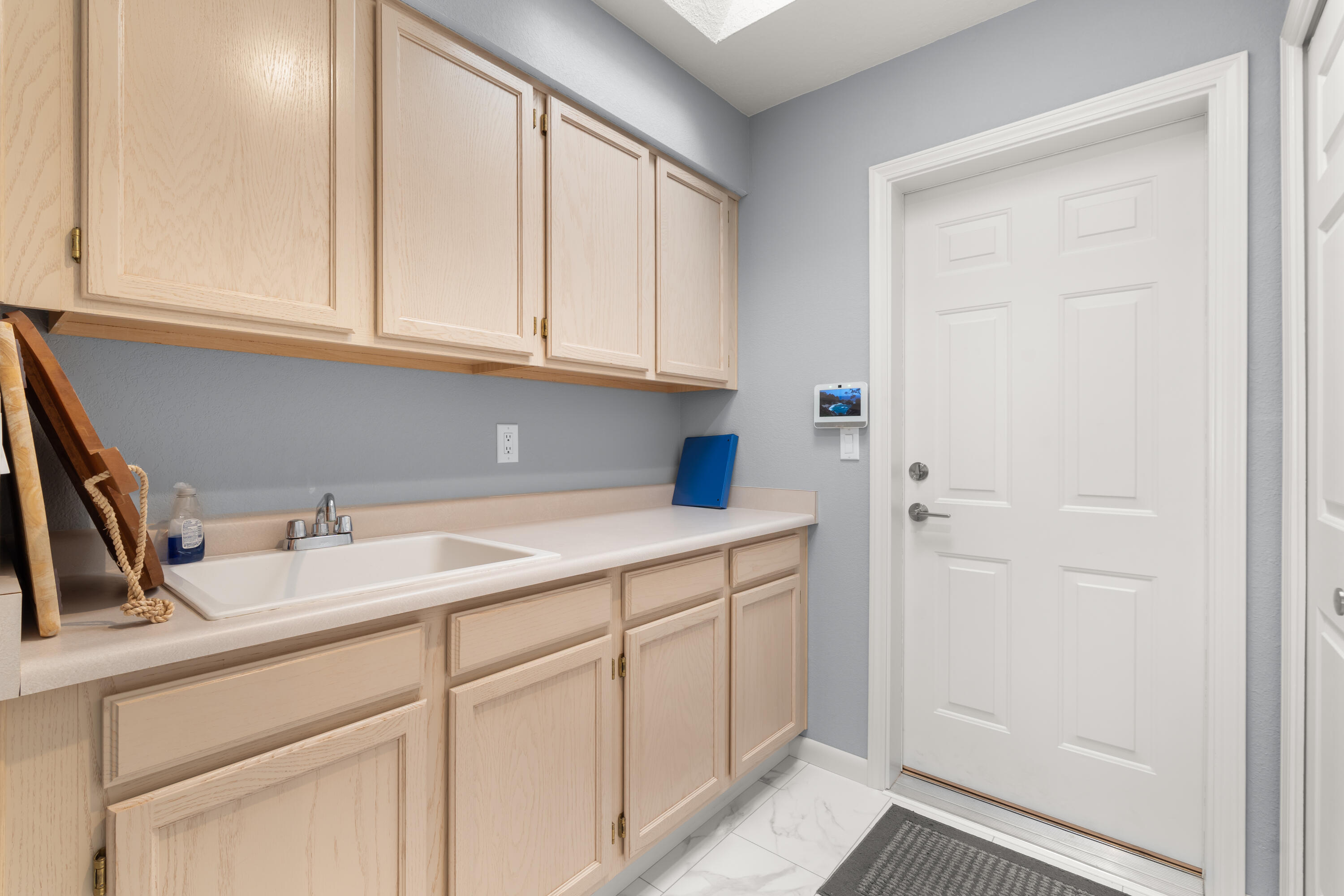 Photo 2 — 3332 Esplanade Circle SE