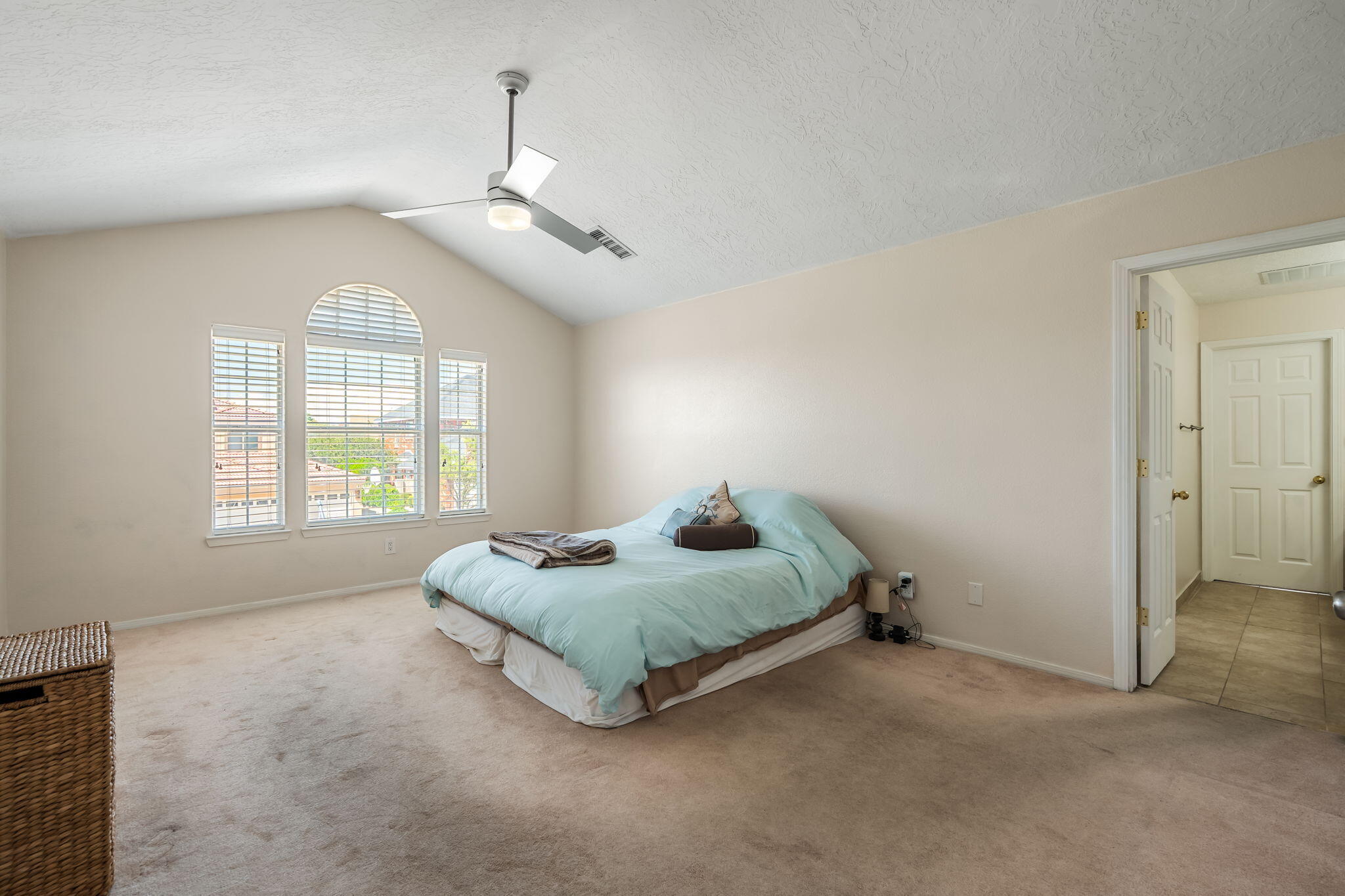 Photo 18 — 8600 Hampton Avenue NE