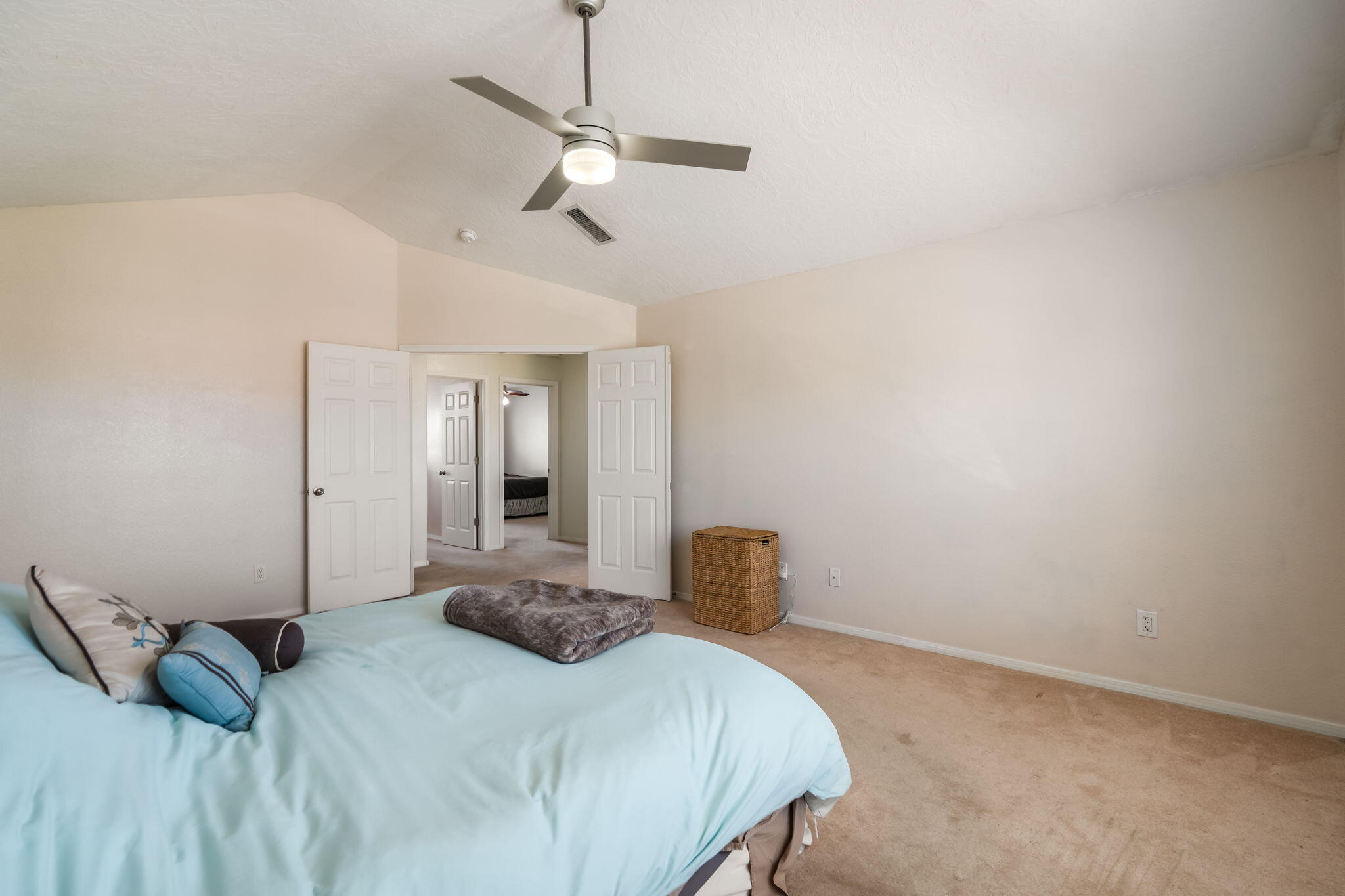 Photo 19 — 8600 Hampton Avenue NE