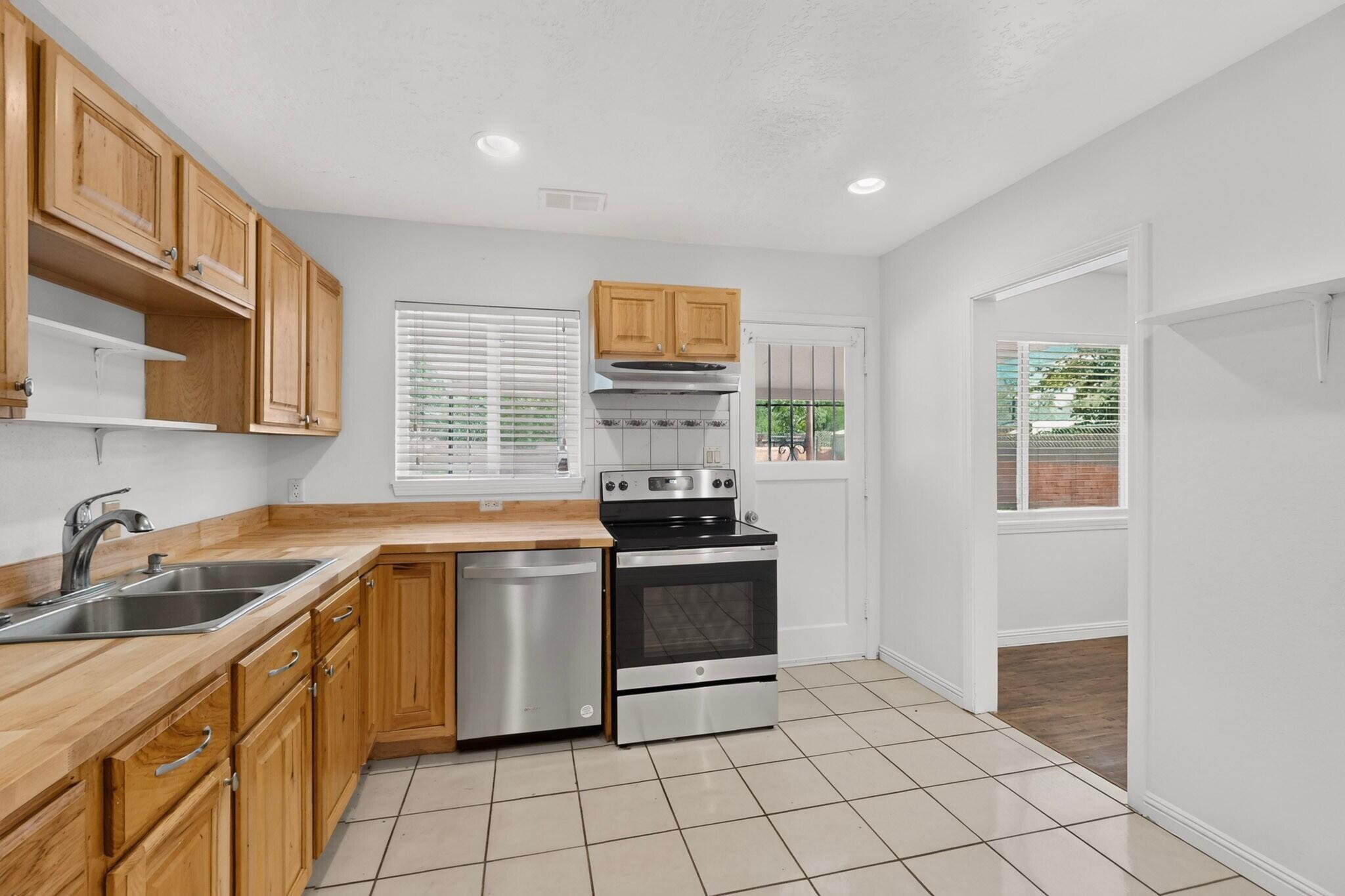Photo 4 — 2710 Mesa Linda Drive NE
