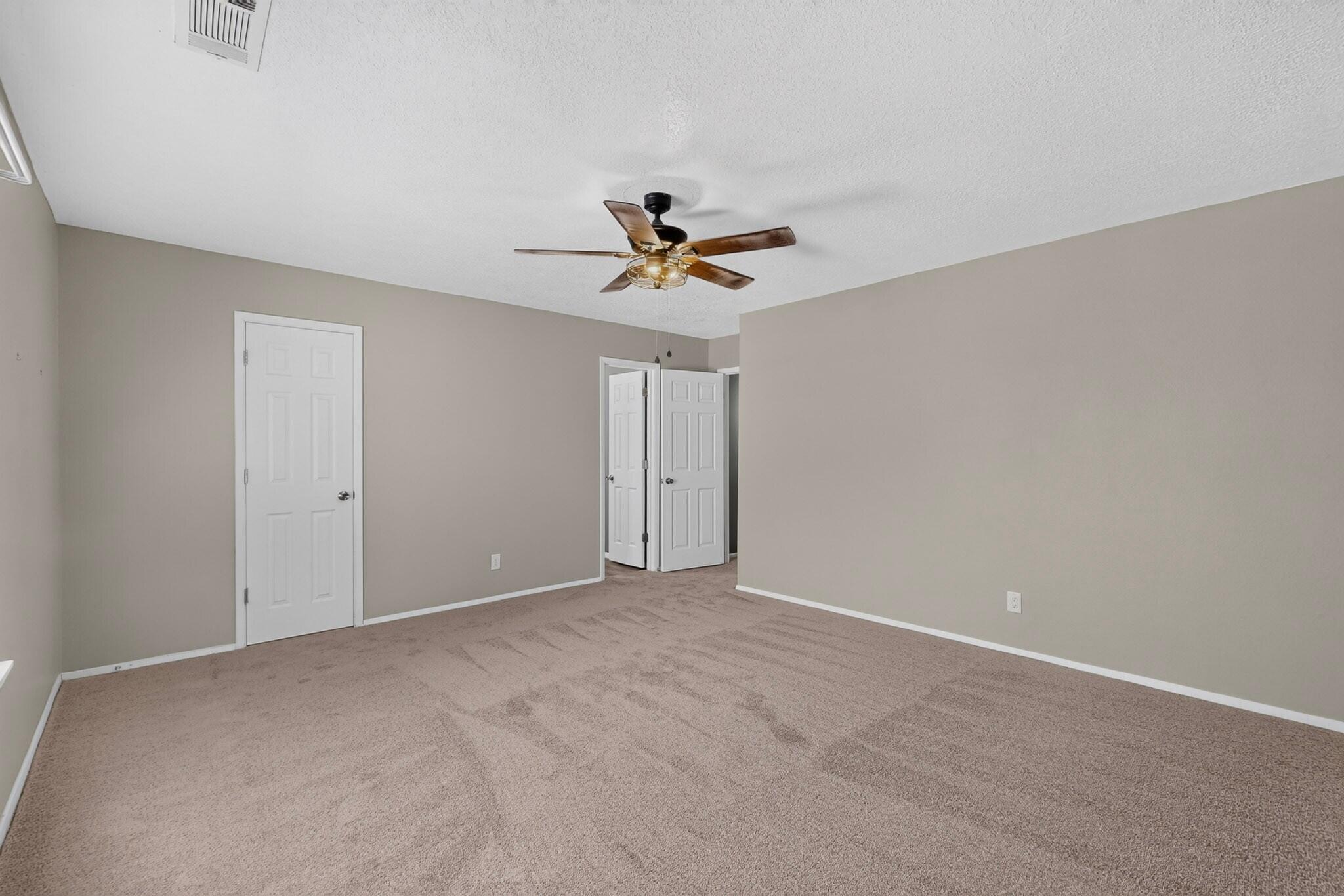 Photo 3 — 910 Crenshaw Court