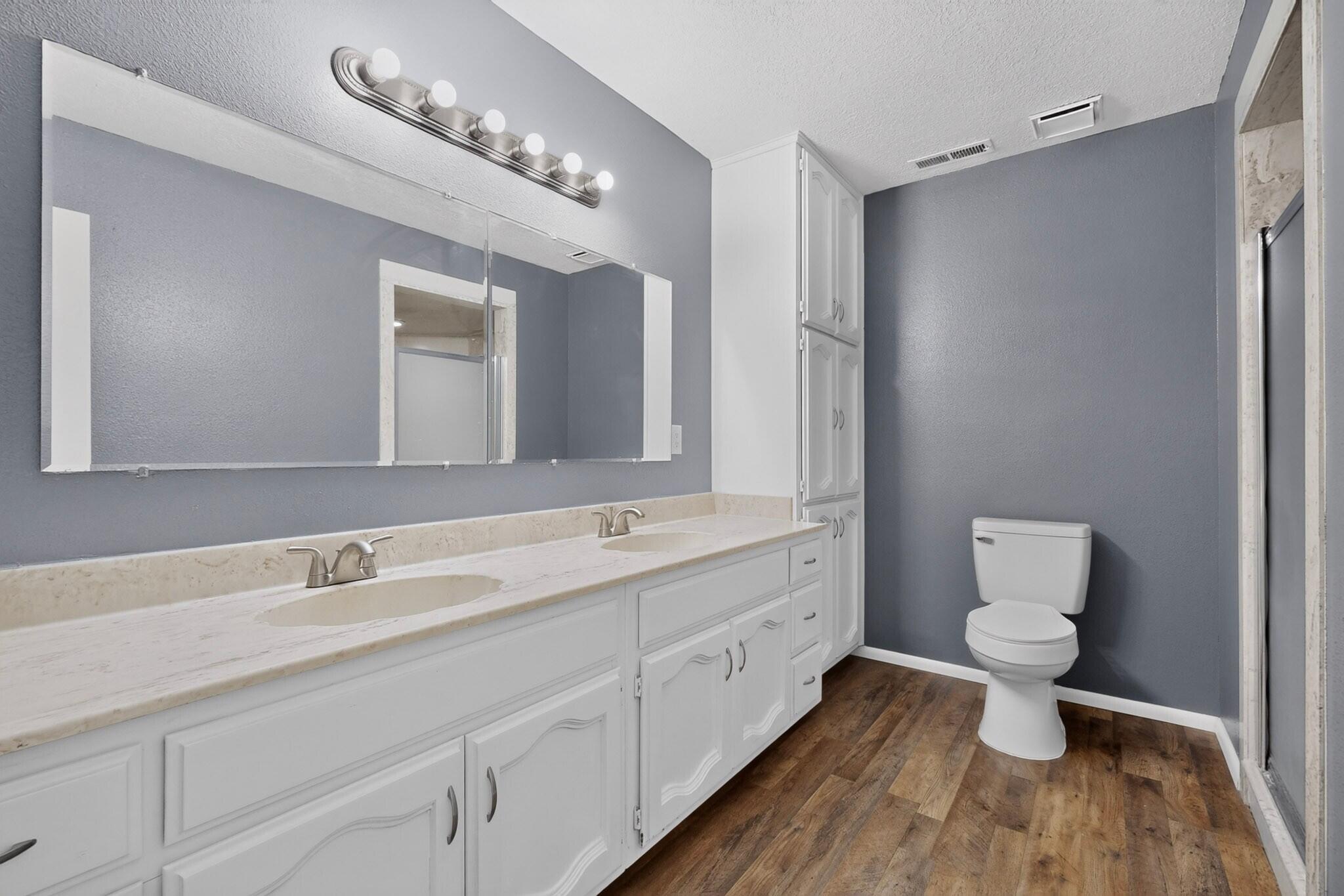 Photo 4 — 910 Crenshaw Court