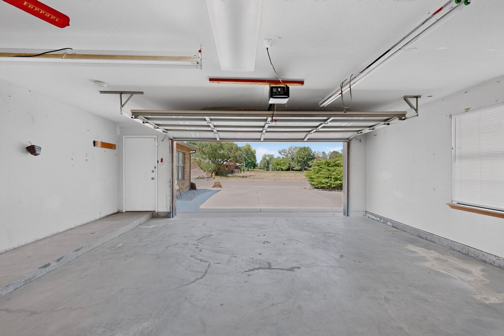 Photo 8 — 910 Crenshaw Court